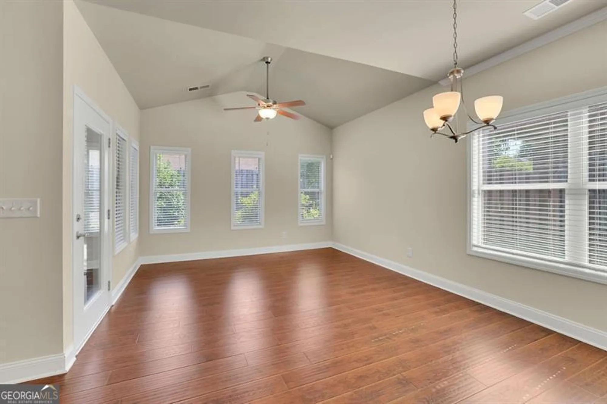 Property Slideshow image 10 of 38 | 1550 rolling view dr, Cumming, GA, 30040