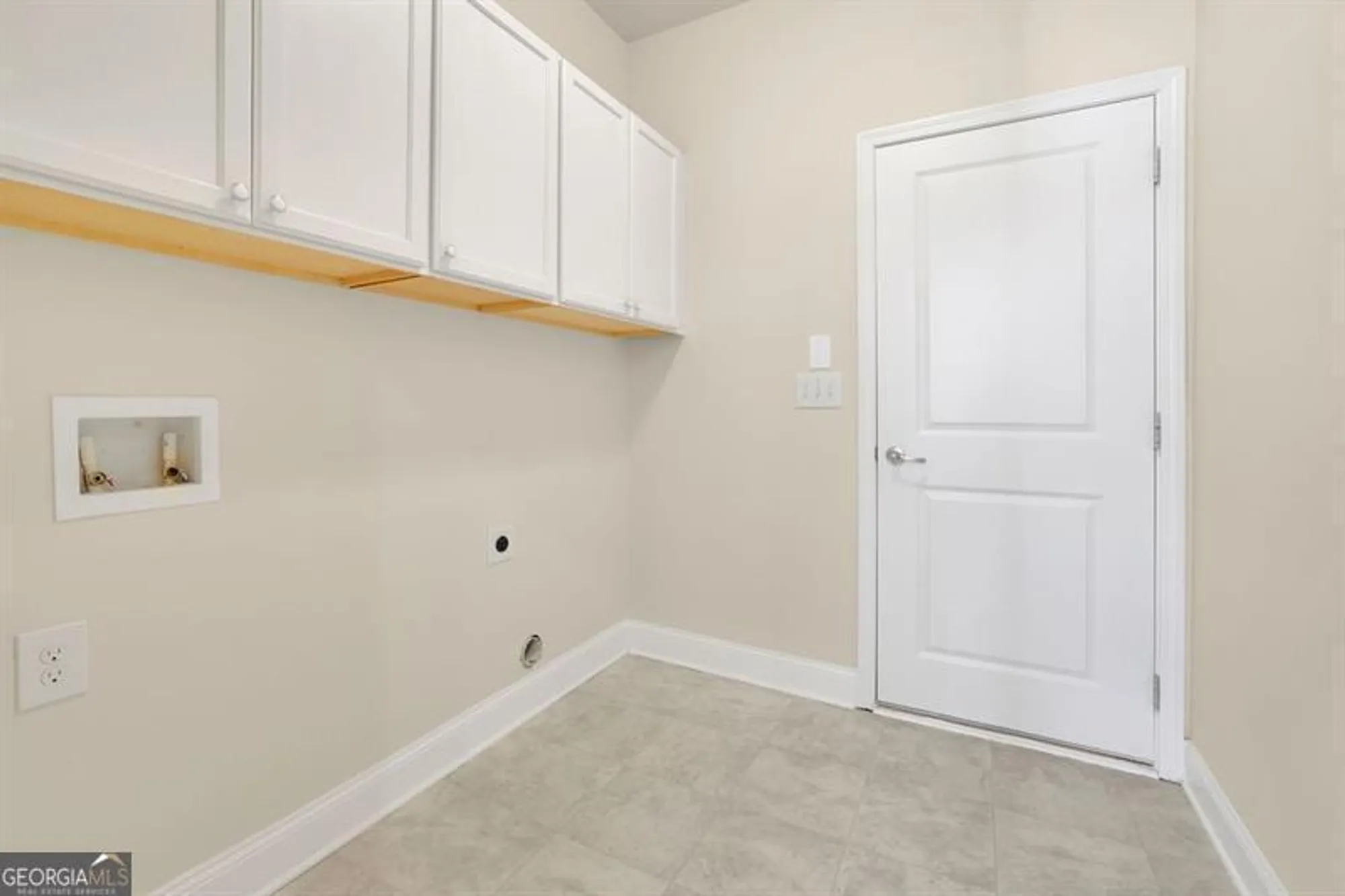 Property Slideshow image 17 of 38 | 1550 rolling view dr, Cumming, GA, 30040