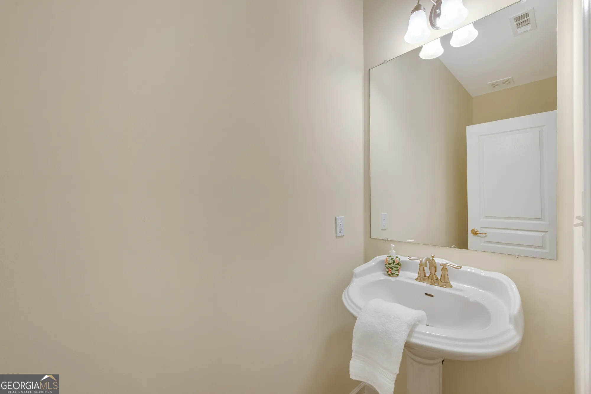 Property Slideshow image 38 of 59 | 209 big cedar run, Canton, GA, 30114