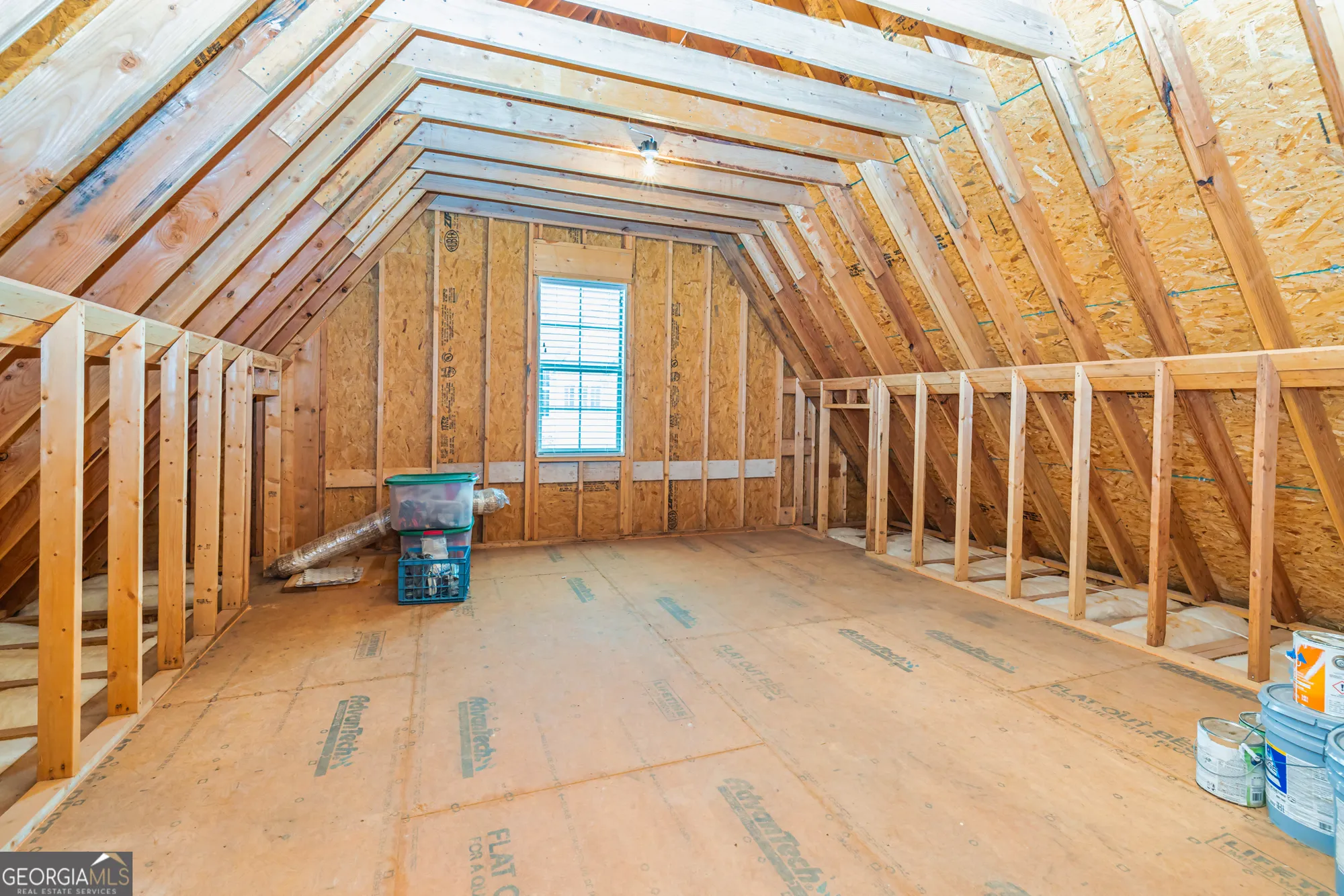 Property Slideshow image 33 of 39 | 75 arbor garden cir # 1, Newnan, GA, 30265