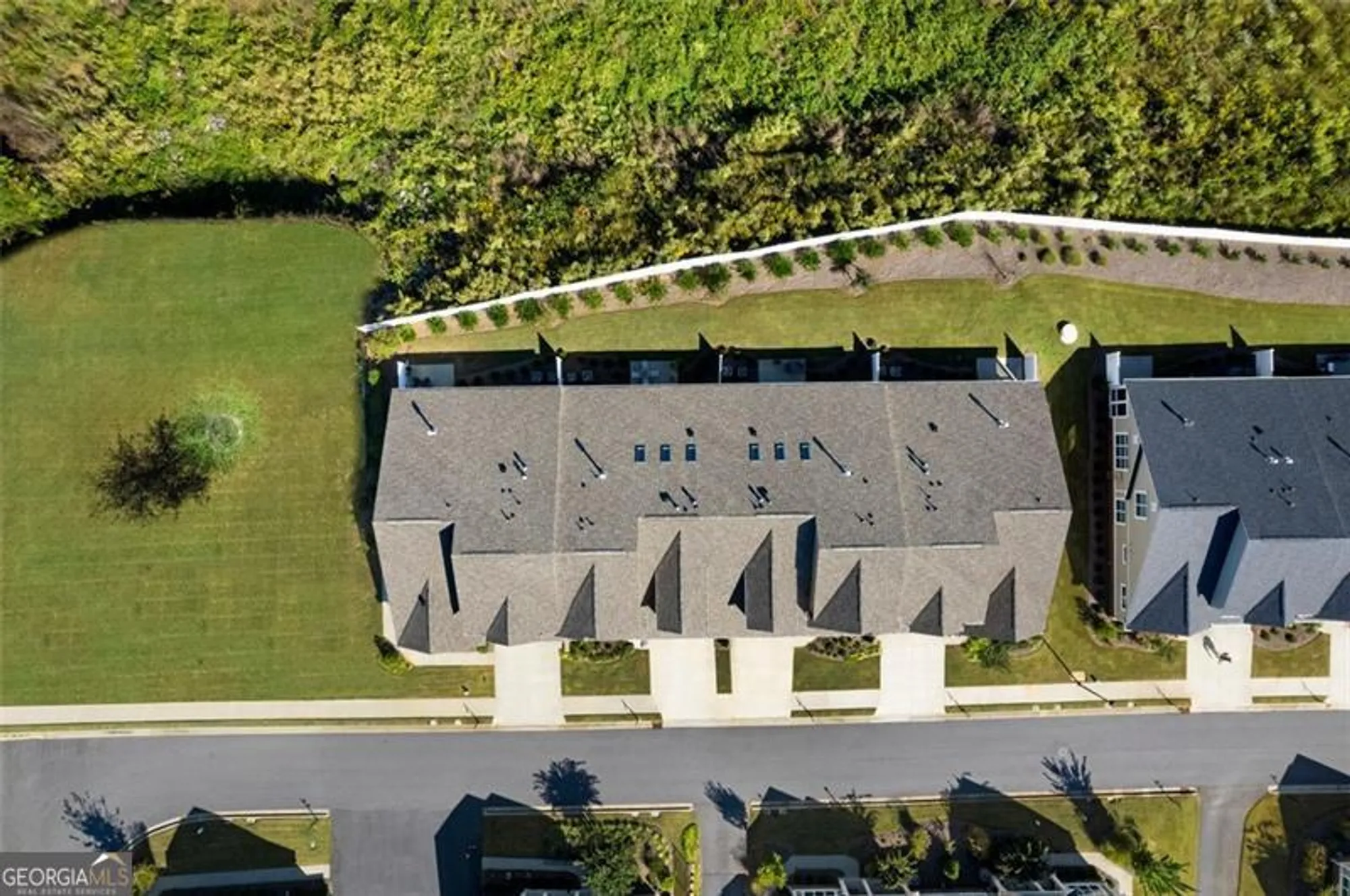 Property Slideshow image 3 of 49 | 1404 lexington green pnes, Cumming, GA, 30040