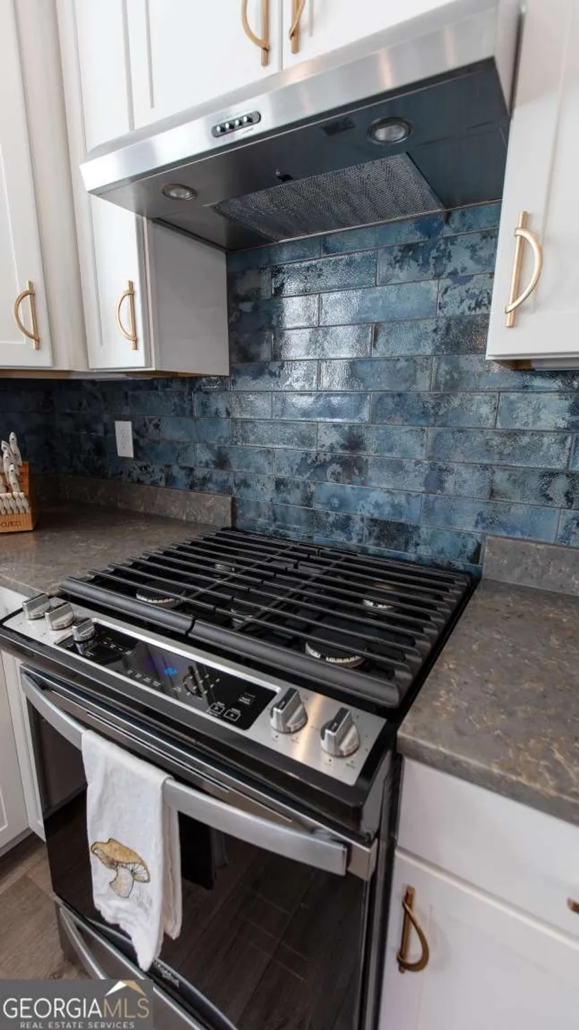 Property Slideshow image 13 of 39 | 5687 villa crest dr, Hoschton, GA, 30548