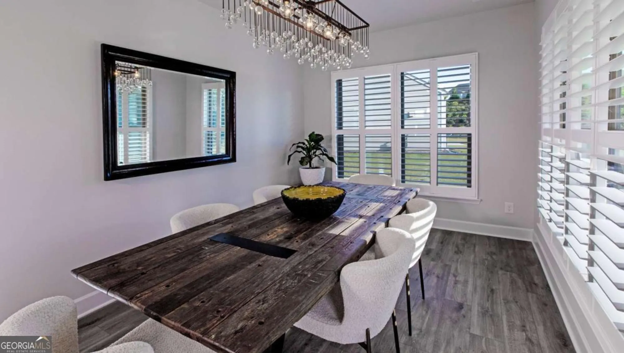 Property Slideshow image 16 of 39 | 5687 villa crest dr, Hoschton, GA, 30548