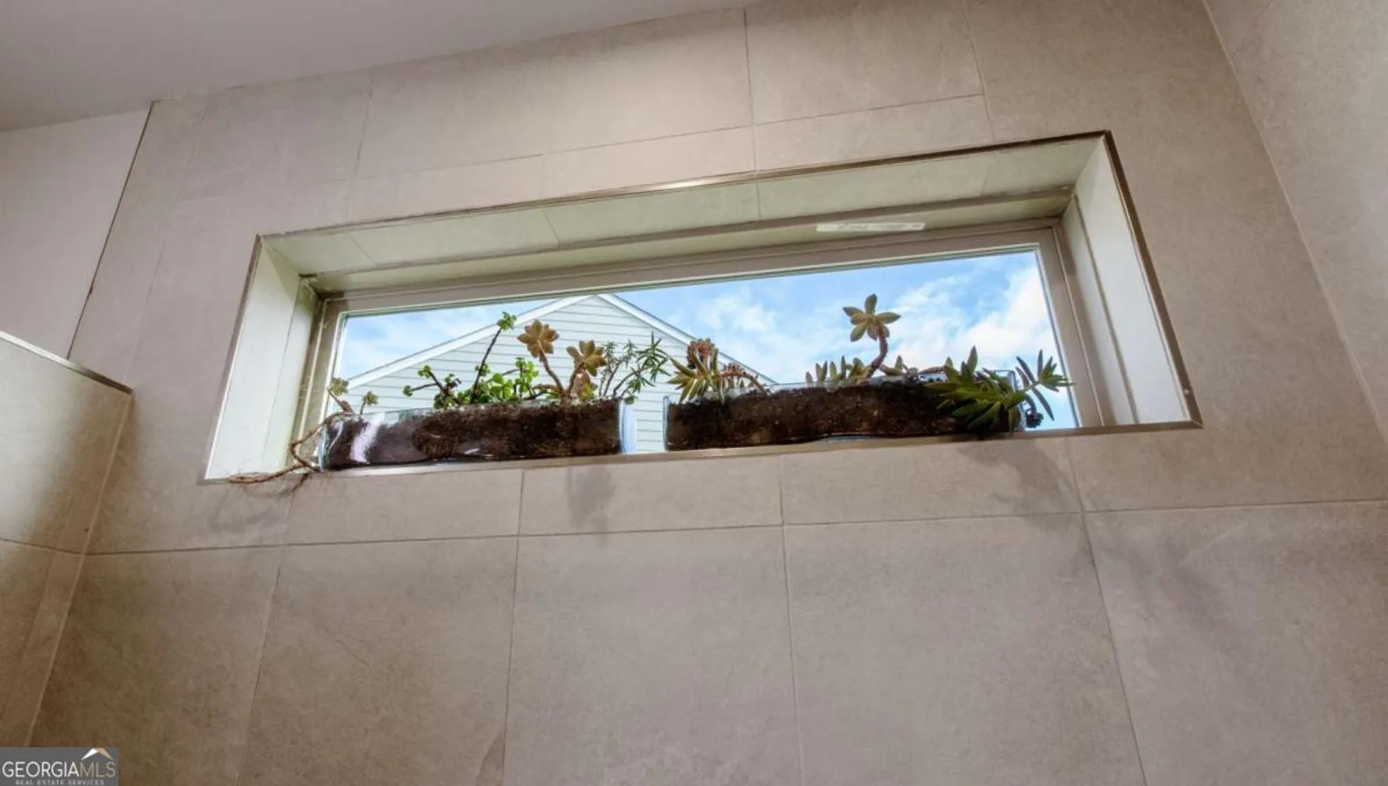 Property Slideshow image 22 of 39 | 5687 villa crest dr, Hoschton, GA, 30548