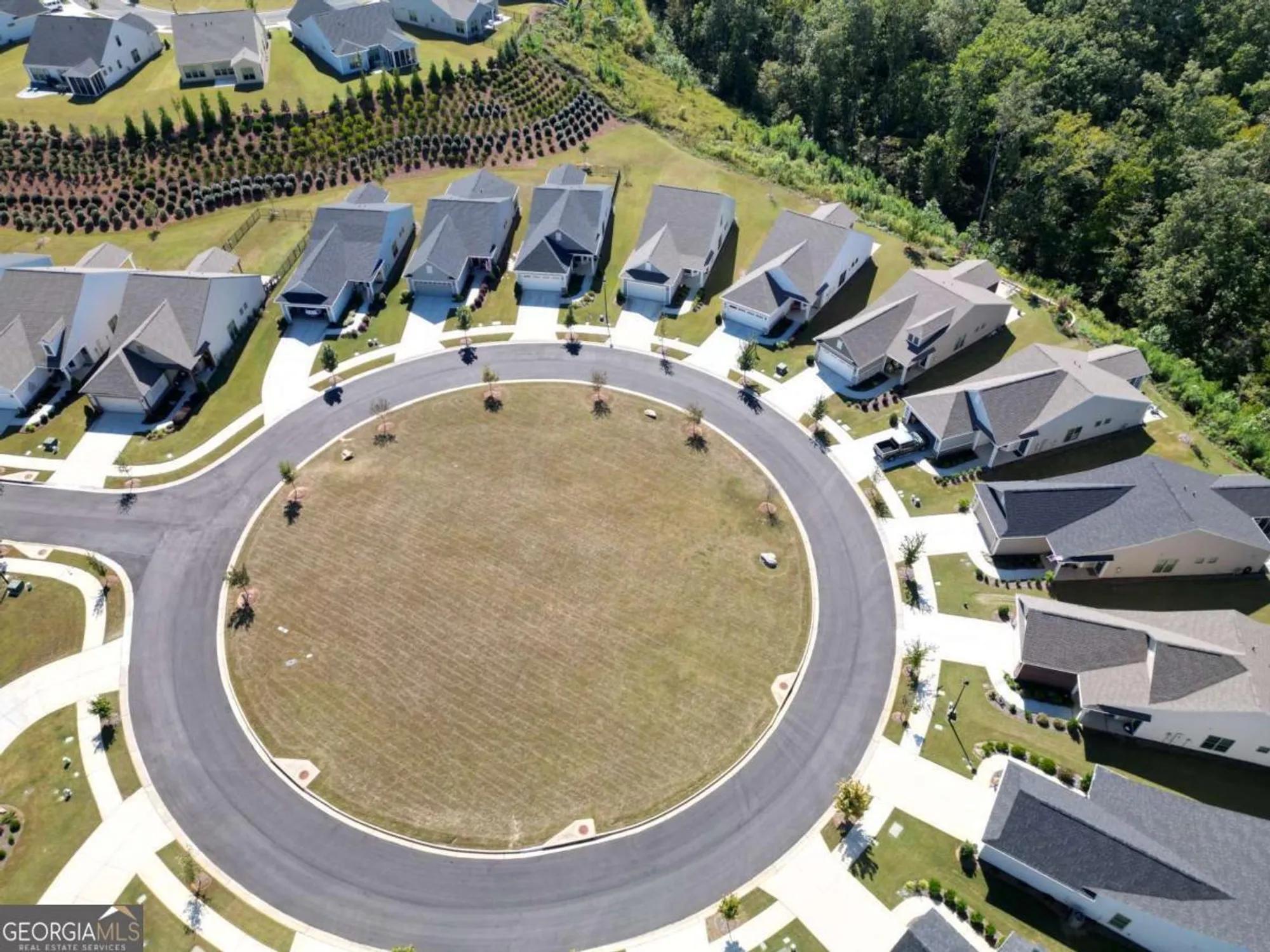 Property Slideshow image 32 of 39 | 5687 villa crest dr, Hoschton, GA, 30548