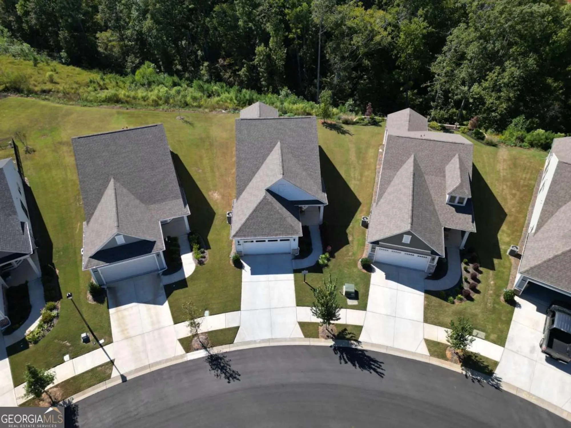 Property Slideshow image 34 of 39 | 5687 villa crest dr, Hoschton, GA, 30548