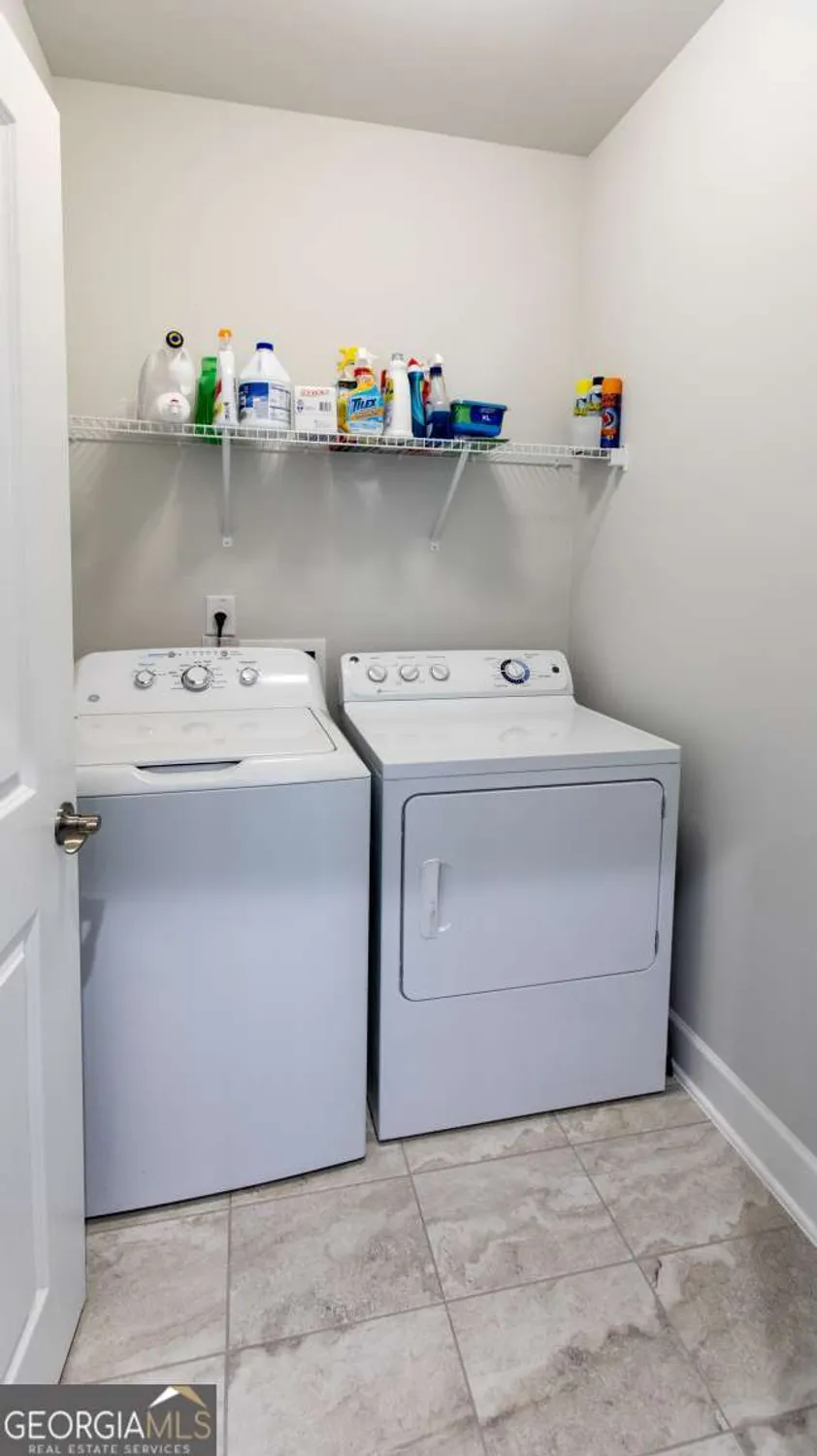 Property Slideshow image 30 of 39 | 5687 villa crest dr, Hoschton, GA, 30548