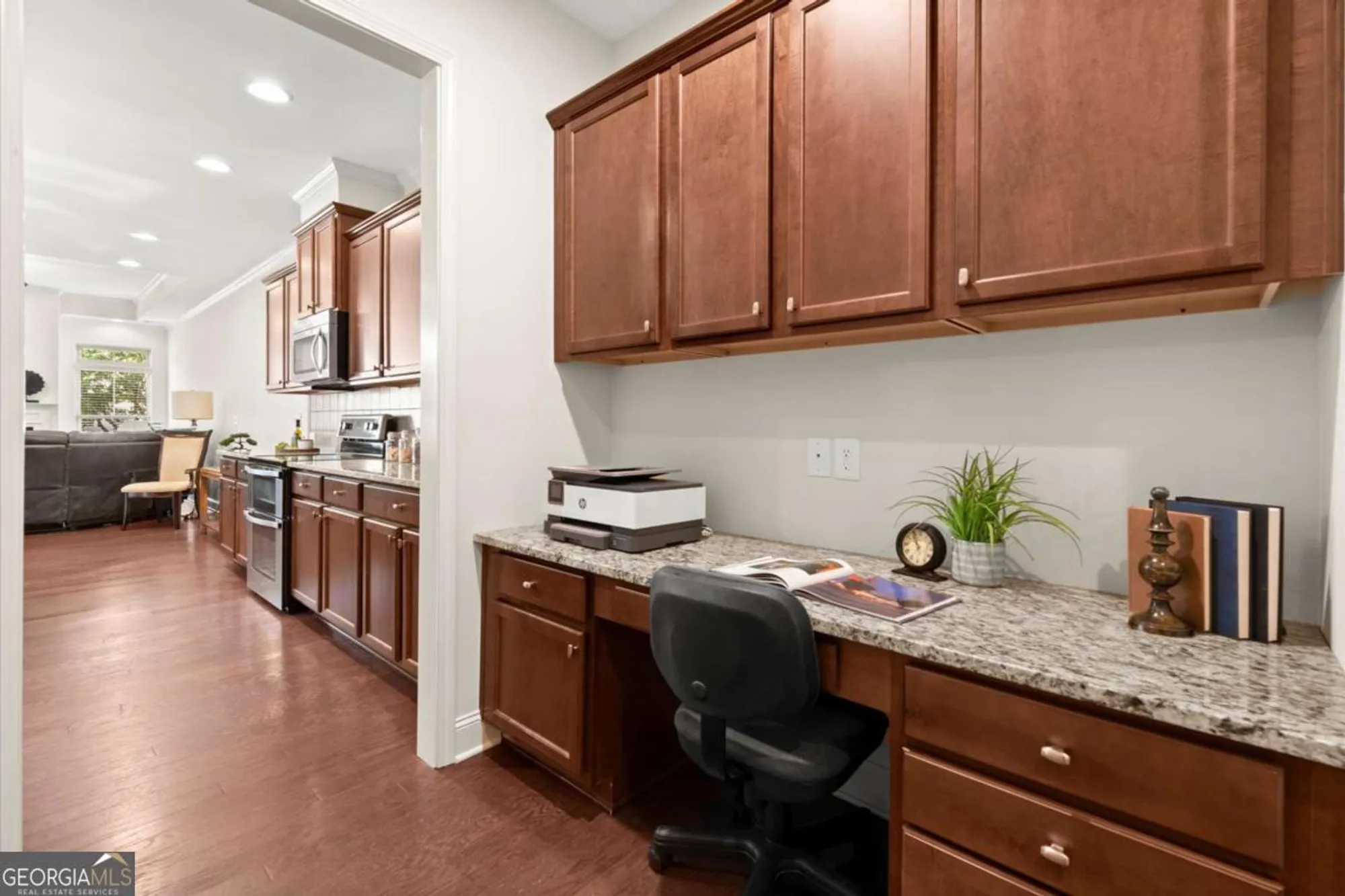 Property Slideshow image 25 of 47 | 2714 middlecreek way, Cumming, GA, 30041