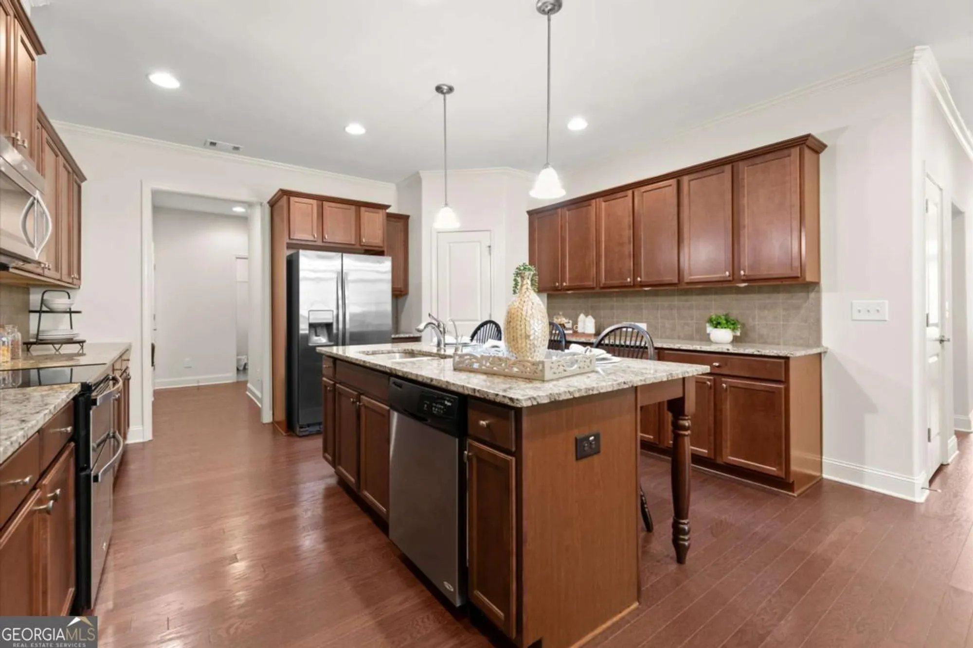 Property Slideshow image 21 of 47 | 2714 middlecreek way, Cumming, GA, 30041