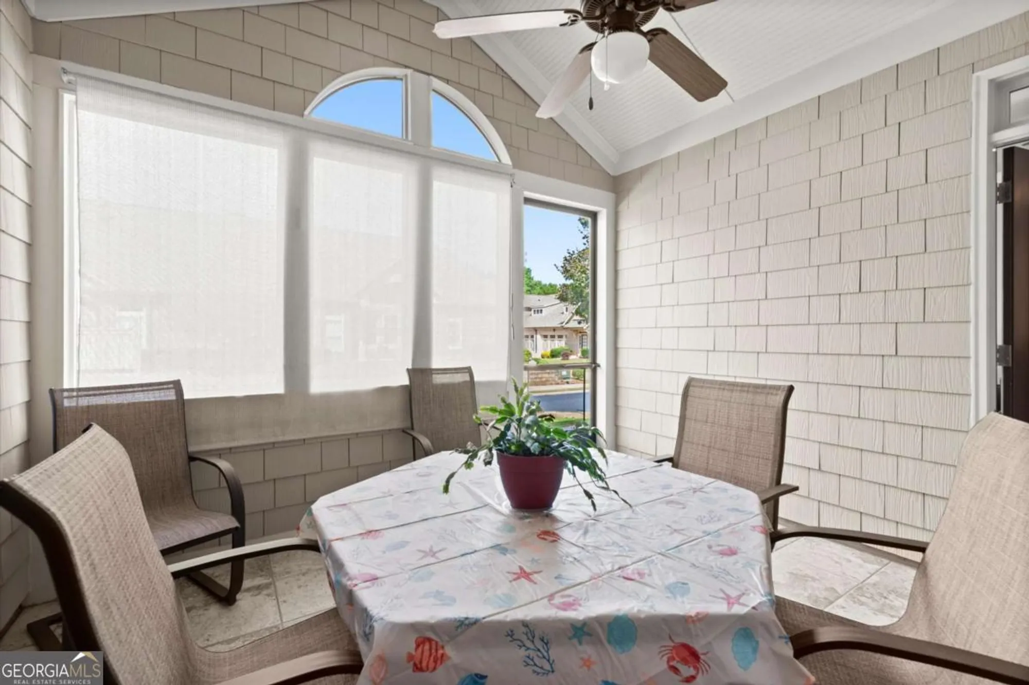 Property Slideshow image 27 of 47 | 2714 middlecreek way, Cumming, GA, 30041