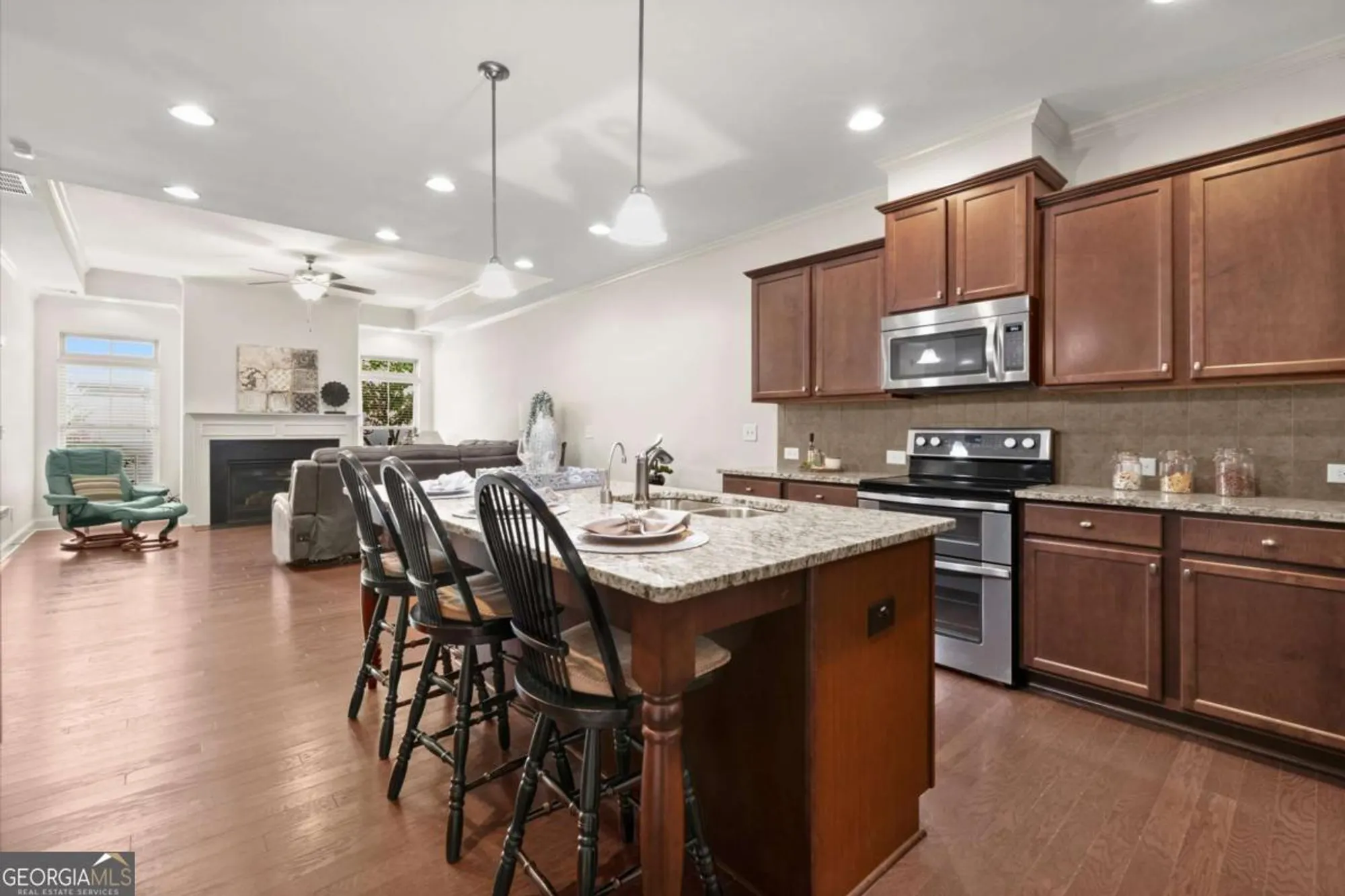 Property Slideshow image 23 of 47 | 2714 middlecreek way, Cumming, GA, 30041