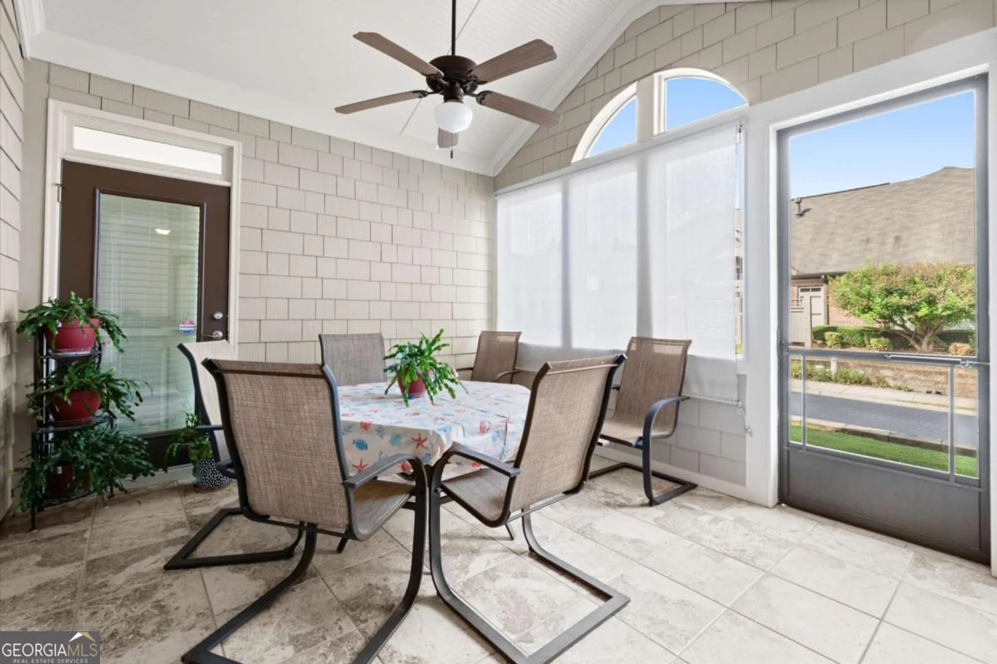 Property Slideshow image 26 of 47 | 2714 middlecreek way, Cumming, GA, 30041