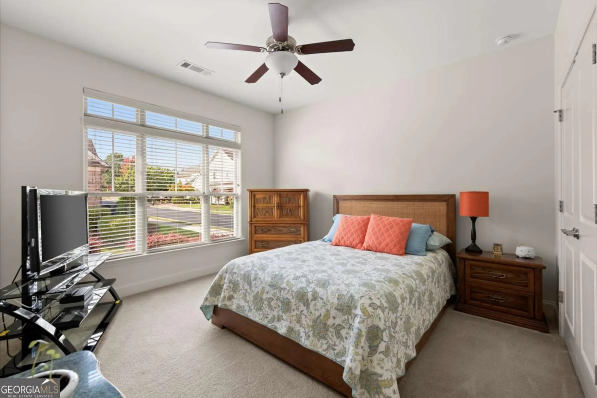 Property Slideshow image 5 of 47 | 2714 middlecreek way, Cumming, GA, 30041