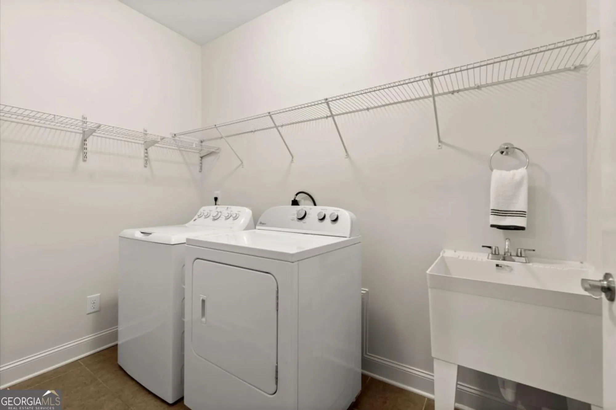 Property Slideshow image 24 of 47 | 2714 middlecreek way, Cumming, GA, 30041