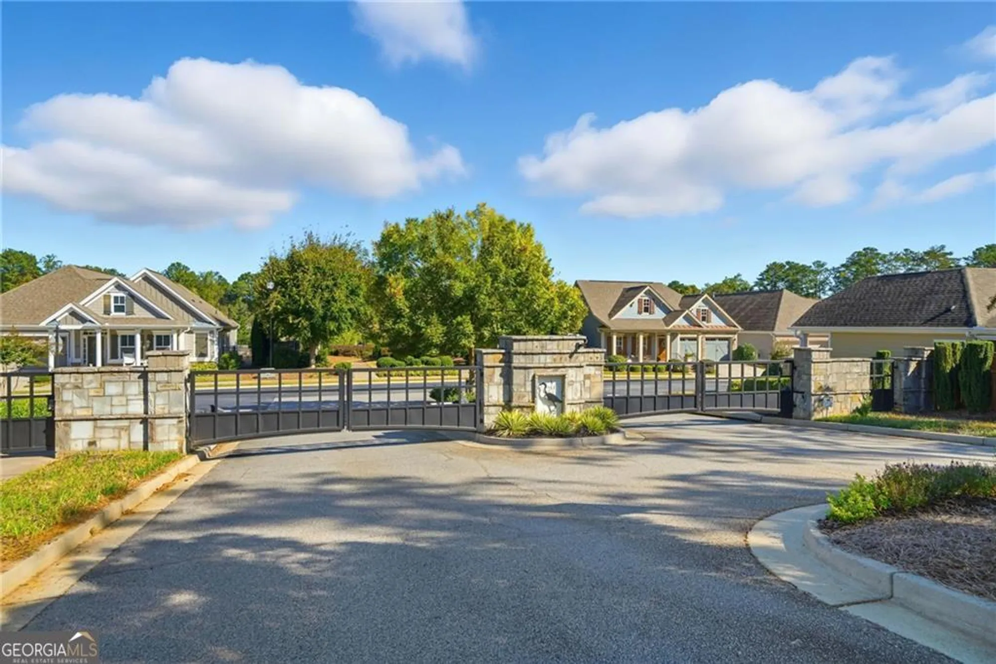 Property Slideshow image 36 of 44 | 126 heron xing, Woodstock, GA, 30188