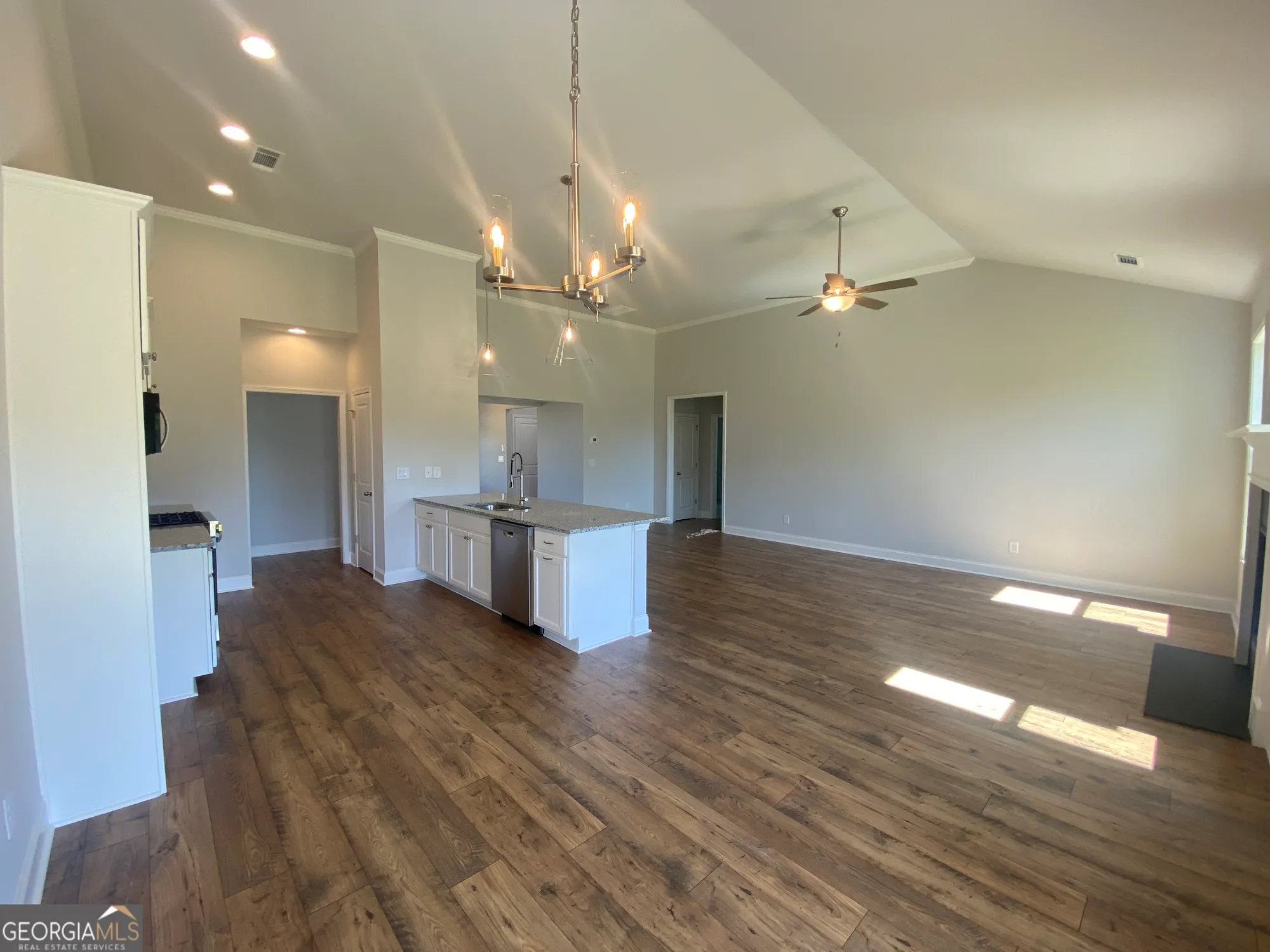 Property Slideshow image 11 of 61 | 372 glenside dr # 76, Jefferson, GA, 30549