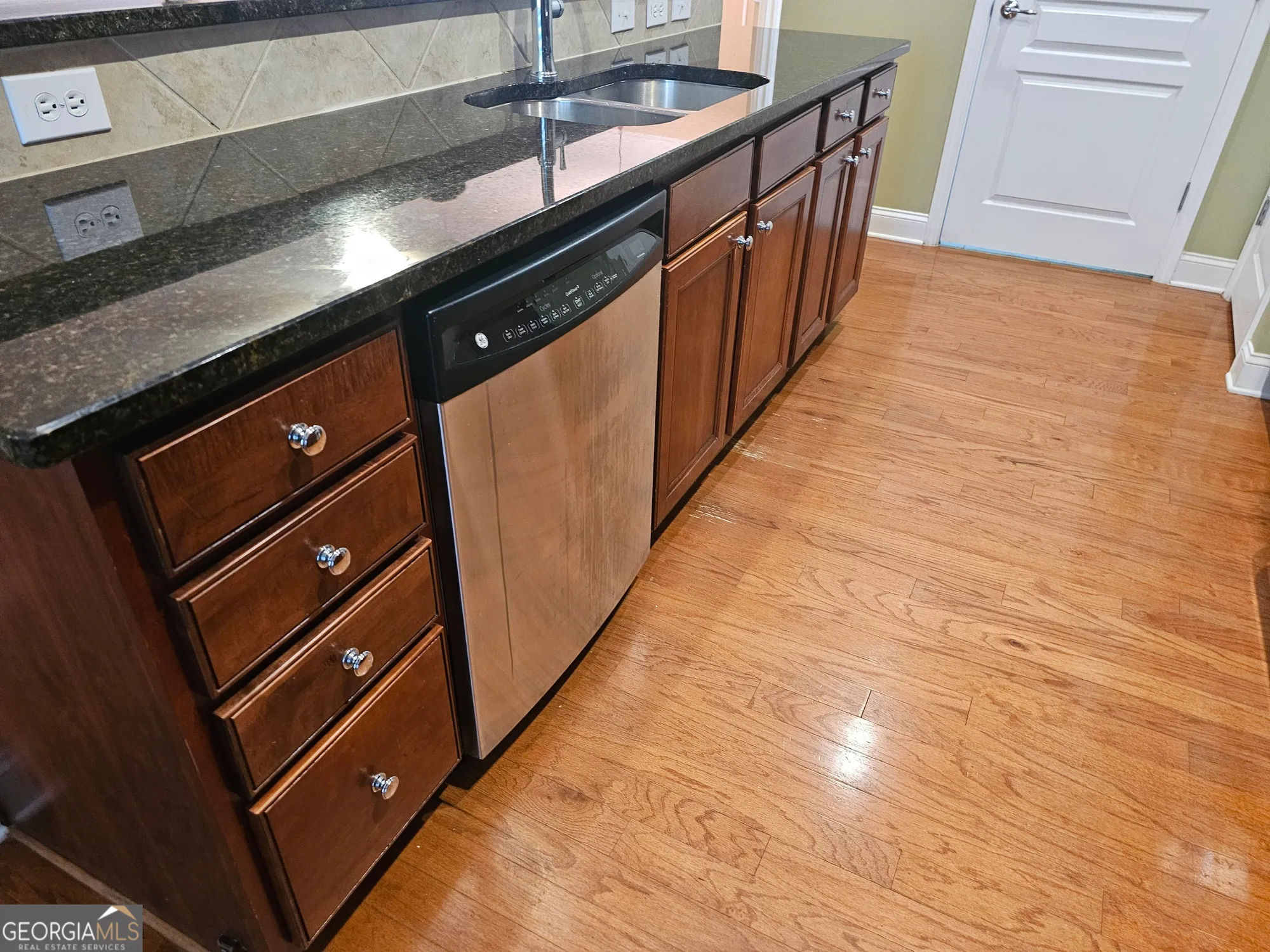 Property Slideshow image 17 of 41 | 5911 chimney rock dr, Hoschton, GA, 30548