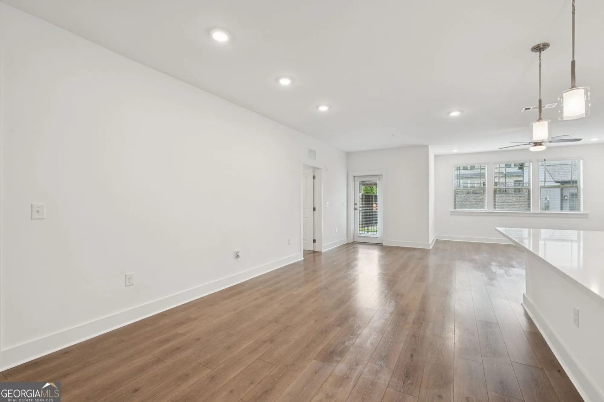 Property Slideshow image 14 of 46 | 3321 orwell way 3106, Cumming, GA, 30041