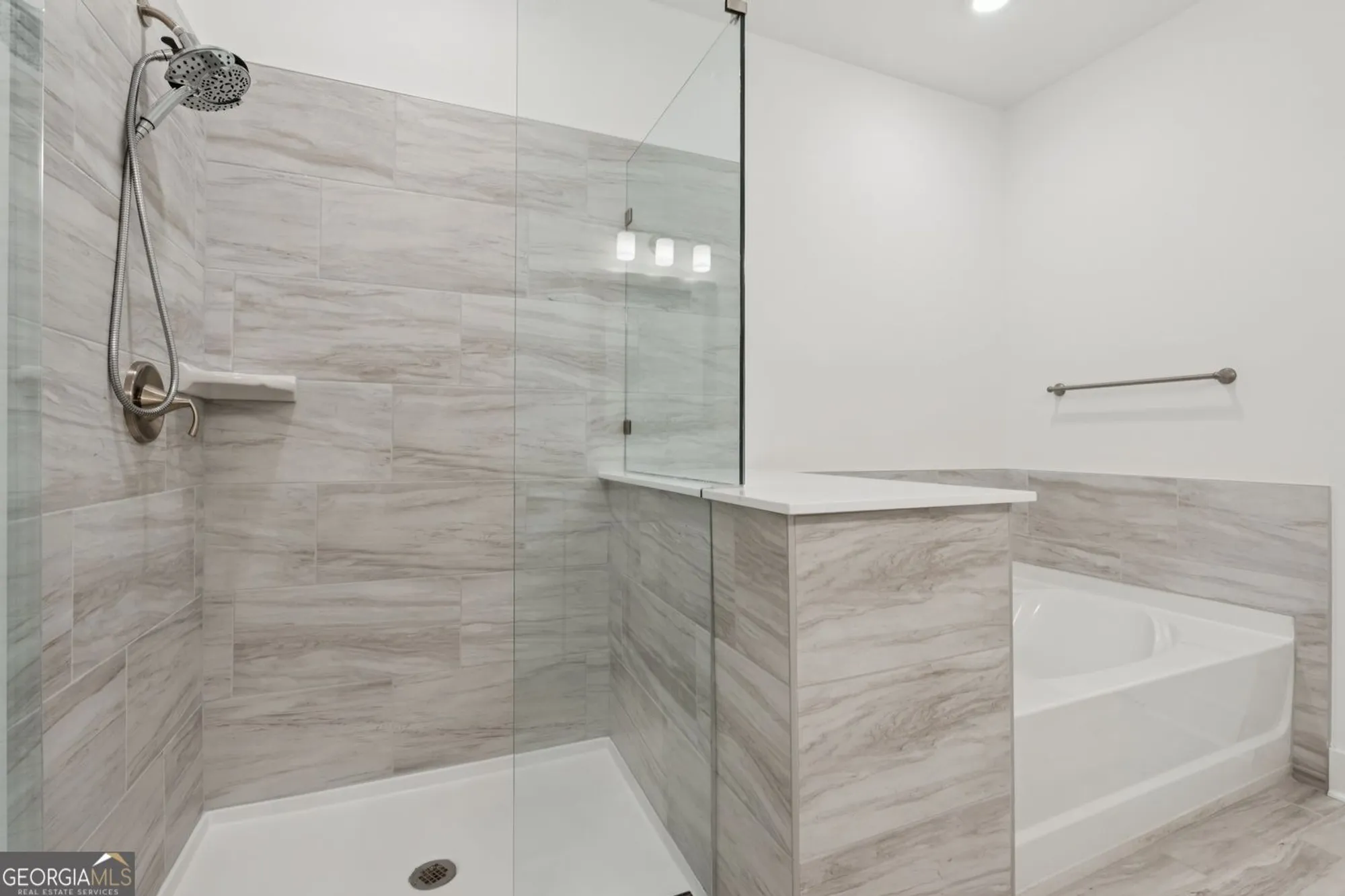 Property Slideshow image 18 of 46 | 3321 orwell way 3106, Cumming, GA, 30041