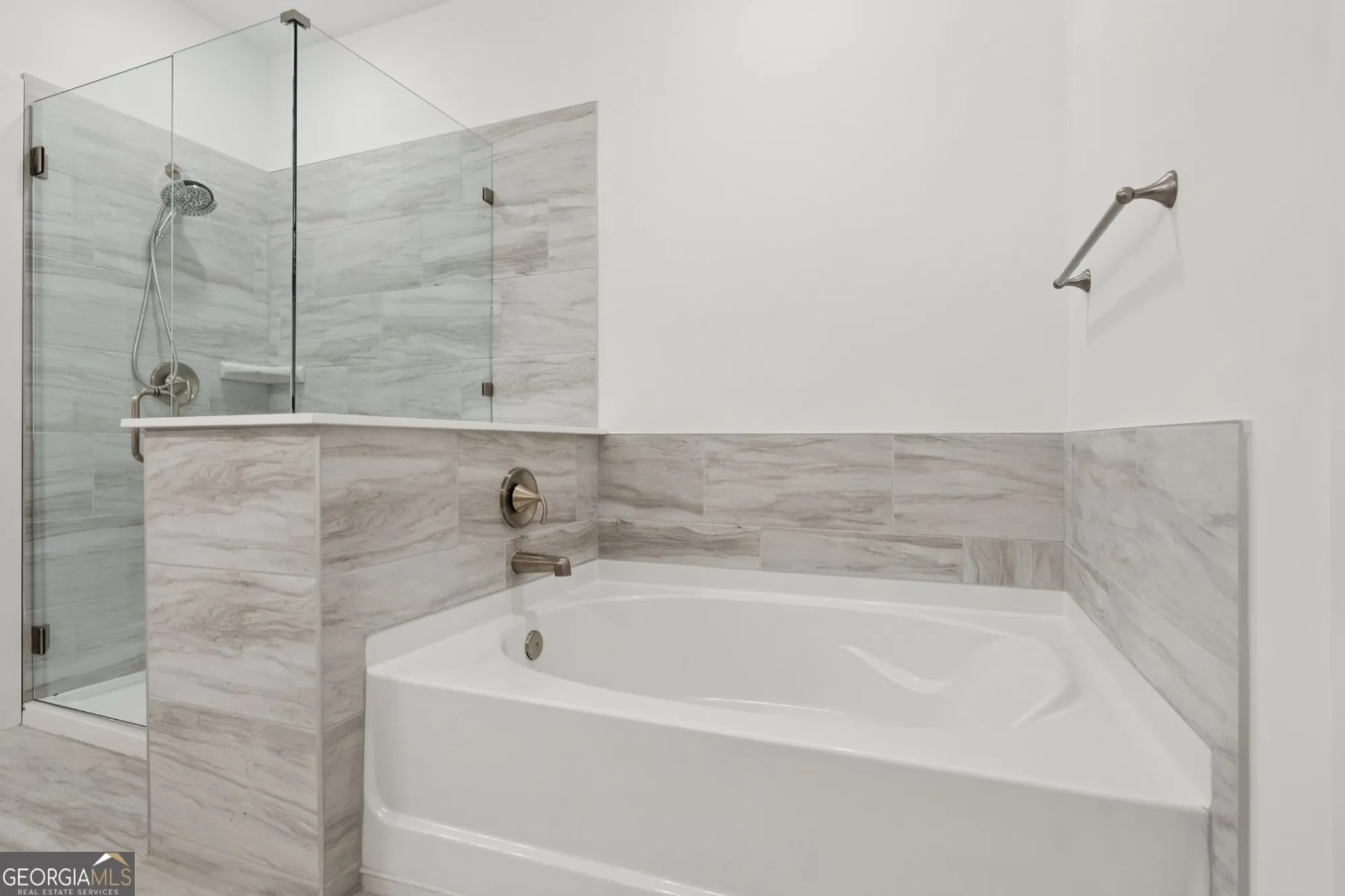 Property Slideshow image 19 of 46 | 3321 orwell way 3106, Cumming, GA, 30041