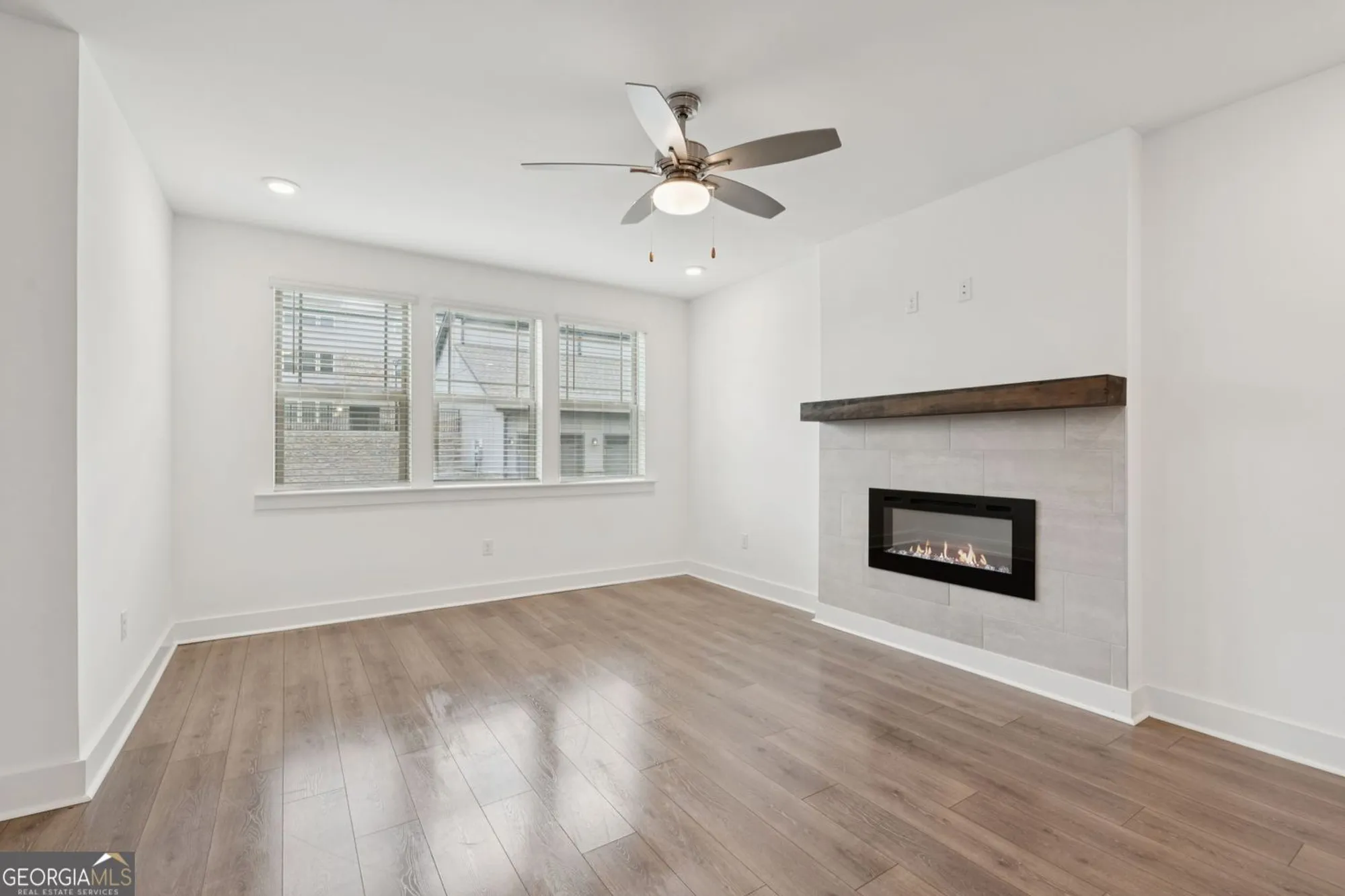 Property Slideshow image 5 of 46 | 3321 orwell way 3106, Cumming, GA, 30041