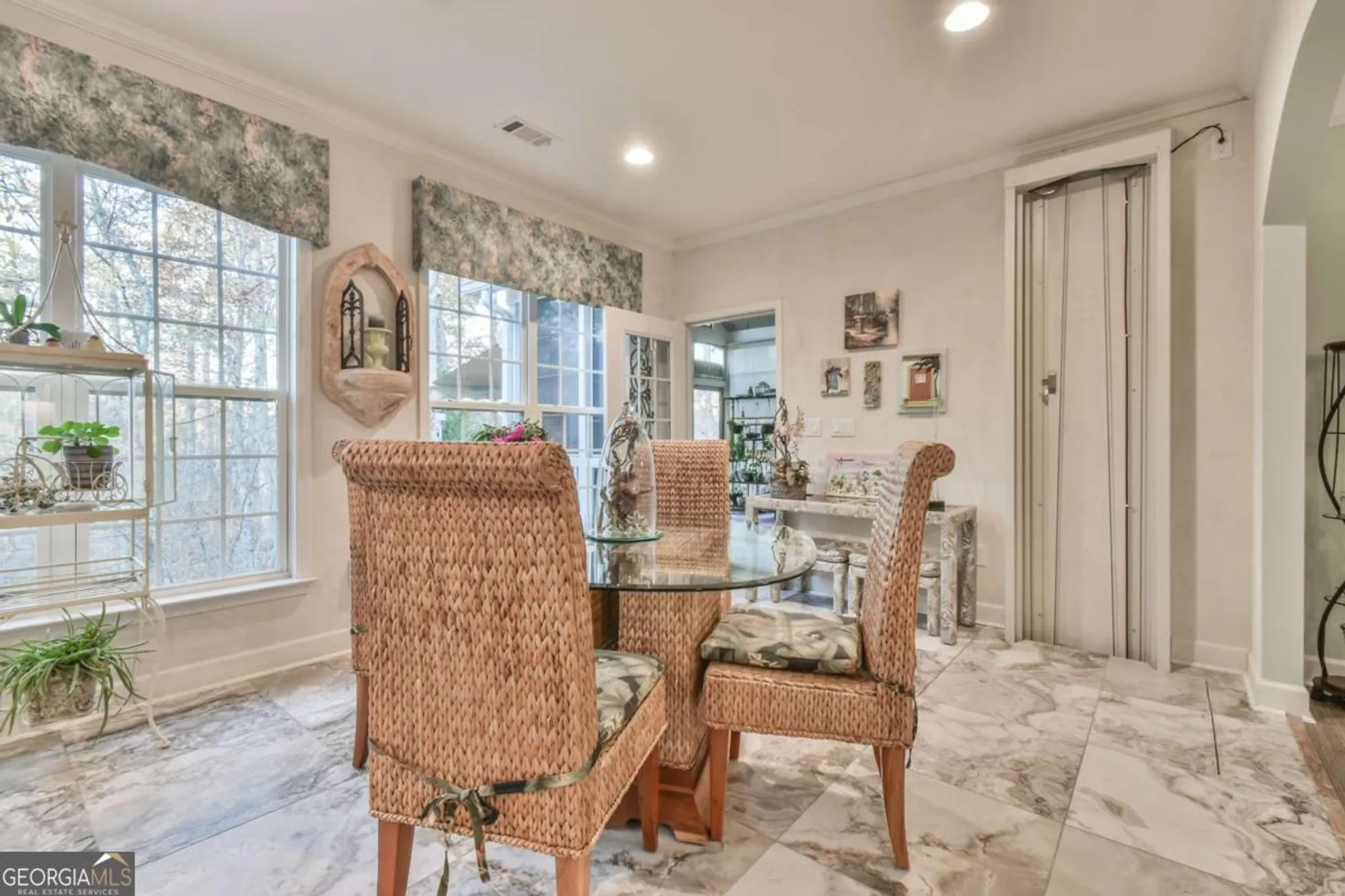 Property Slideshow image 23 of 60 | 6352 falling water ln, Hoschton, GA, 30548