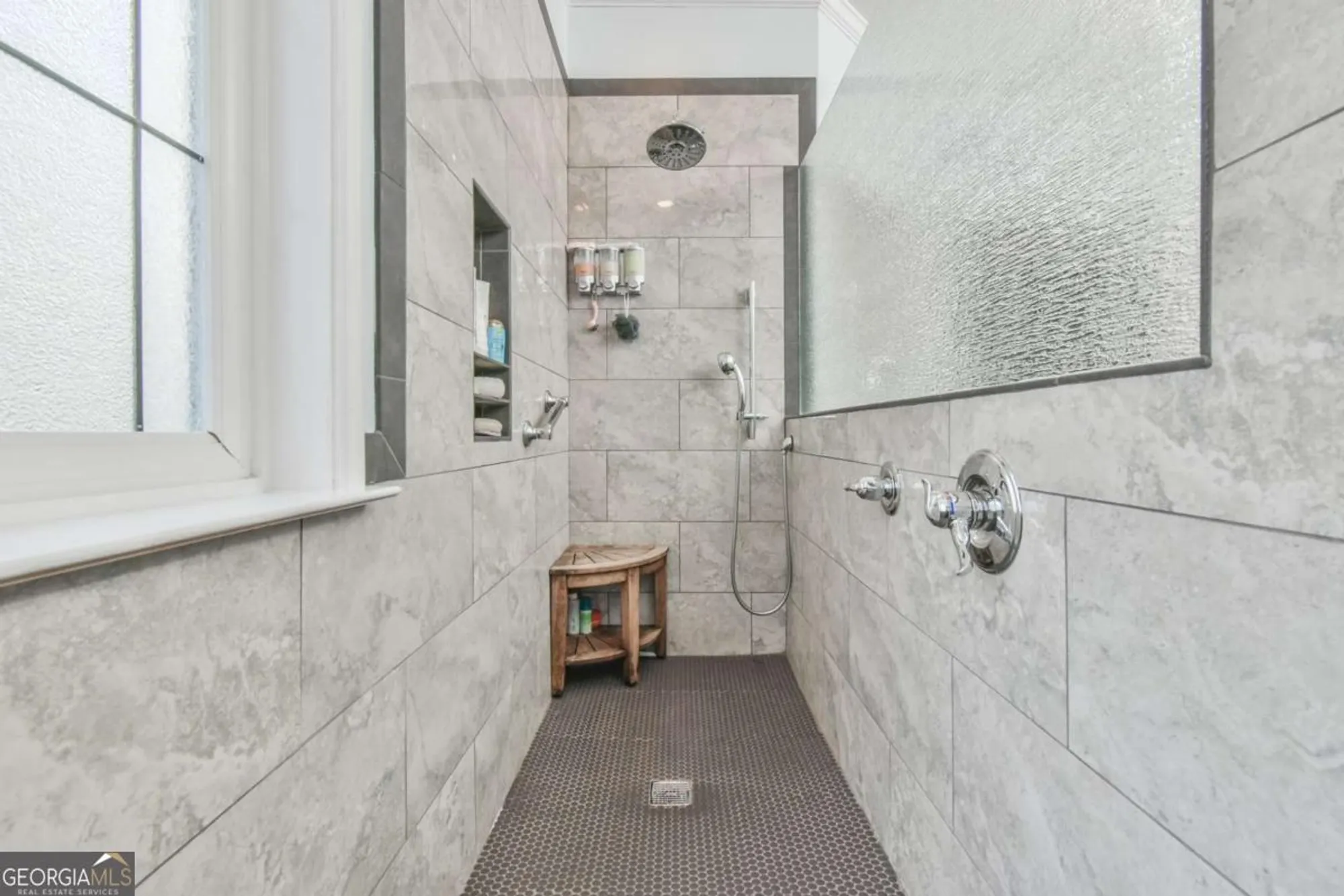 Property Slideshow image 32 of 60 | 6352 falling water ln, Hoschton, GA, 30548