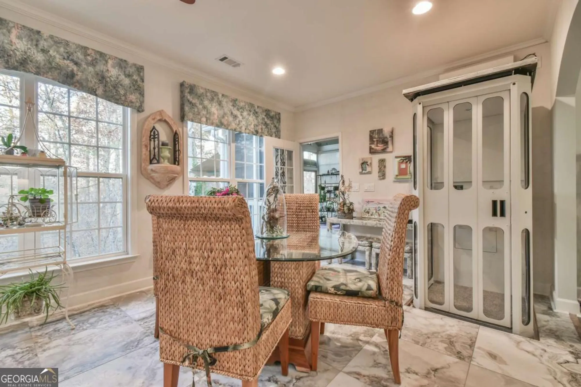 Property Slideshow image 24 of 60 | 6352 falling water ln, Hoschton, GA, 30548