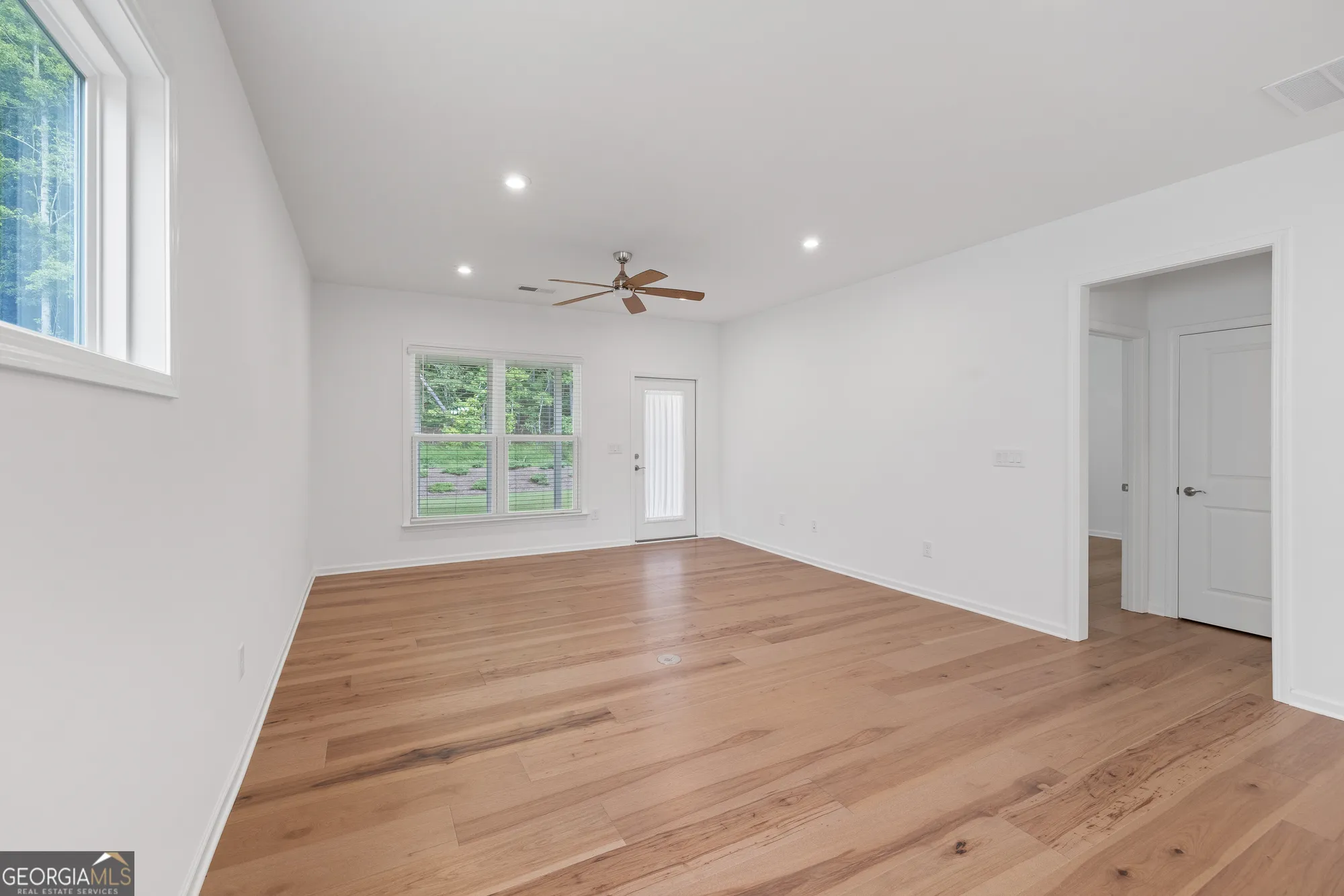 Property Slideshow image 15 of 42 | 1300 starboard way, Greensboro, GA, 30642