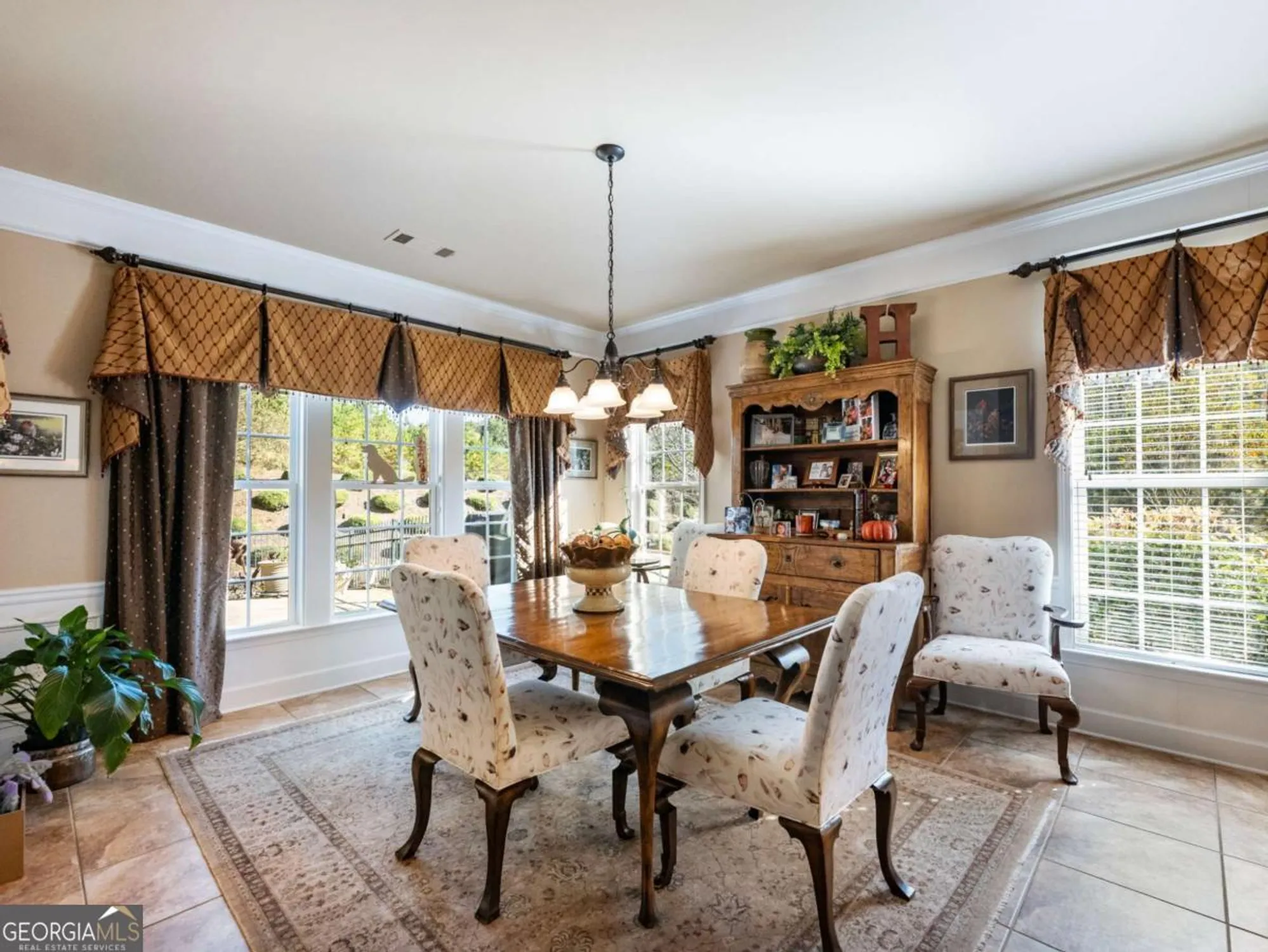 Property Slideshow image 18 of 51 | 6745 mill rock ct, Hoschton, GA, 30548