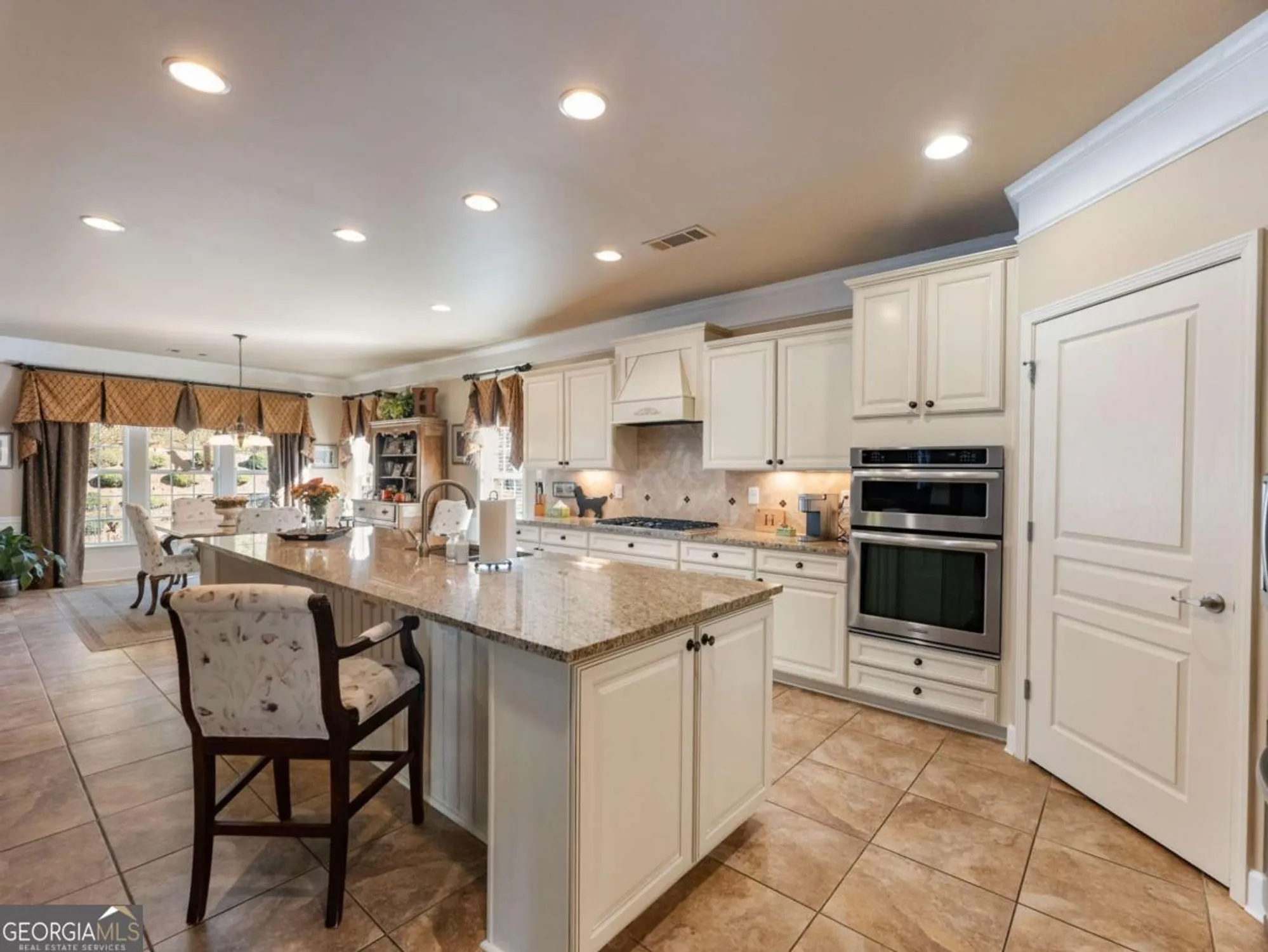 Property Slideshow image 15 of 51 | 6745 mill rock ct, Hoschton, GA, 30548