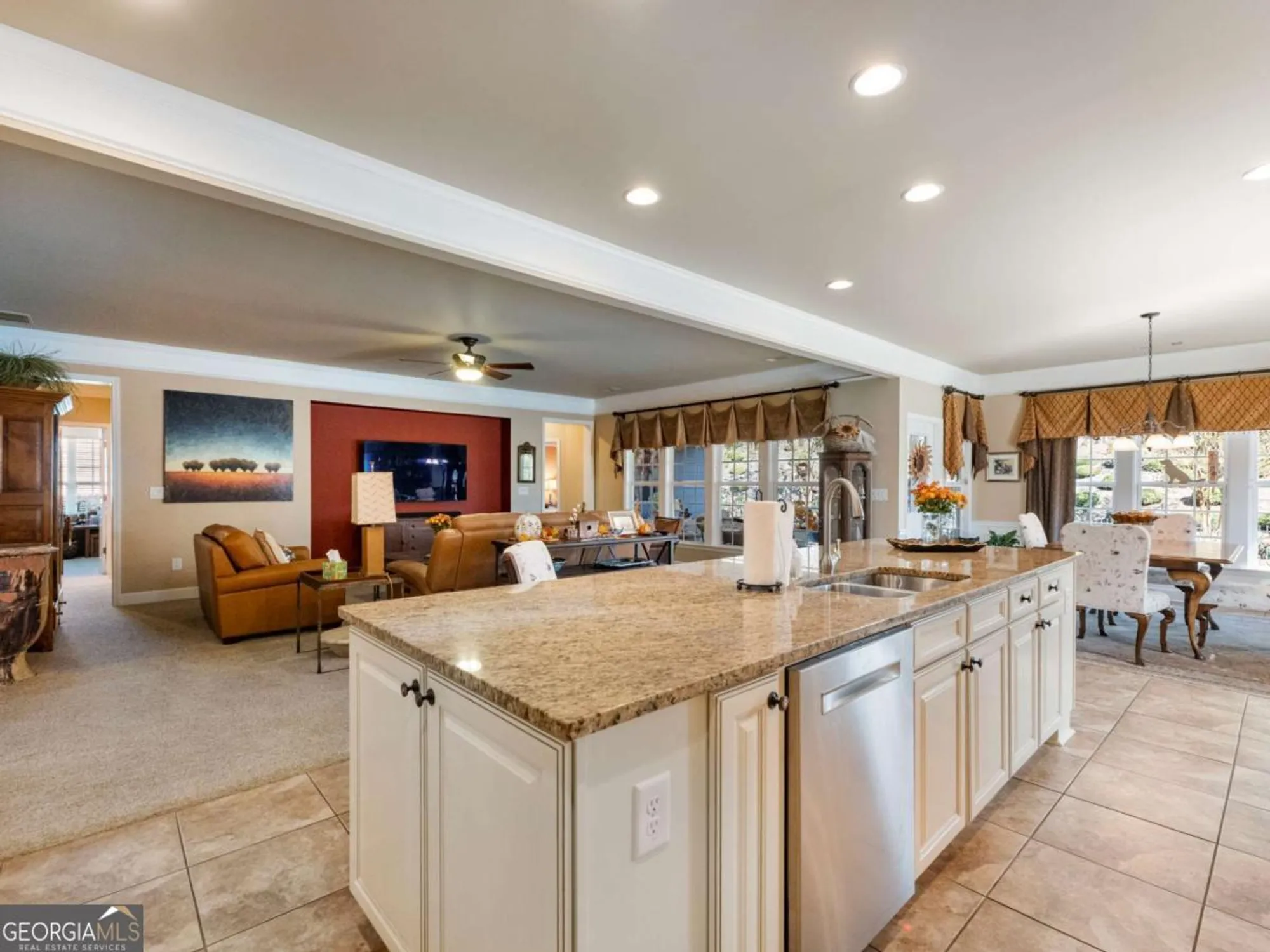 Property Slideshow image 16 of 51 | 6745 mill rock ct, Hoschton, GA, 30548