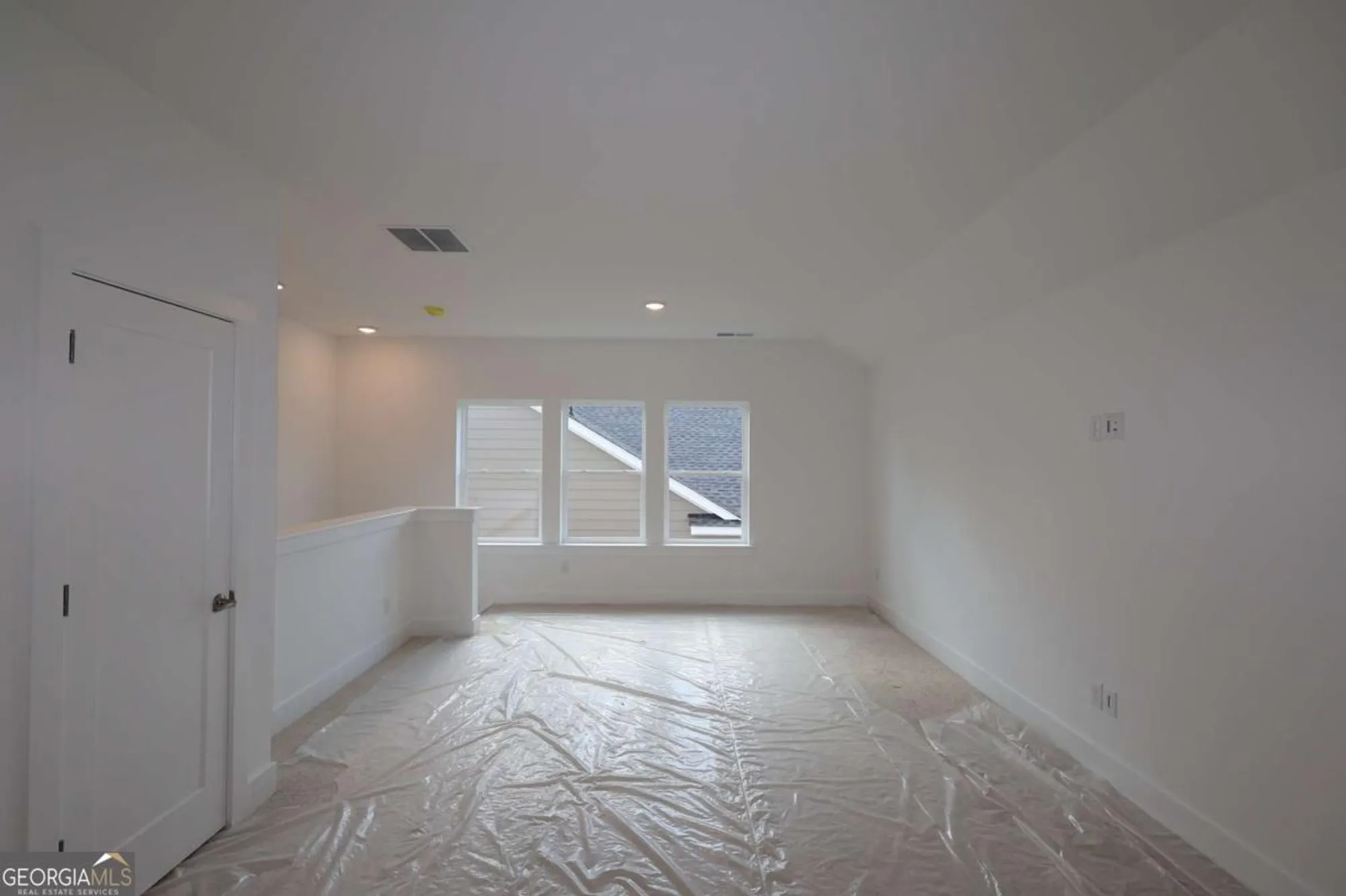 Property Slideshow image 10 of 16 | 1045 pine bark ln, Canton, GA, 30114