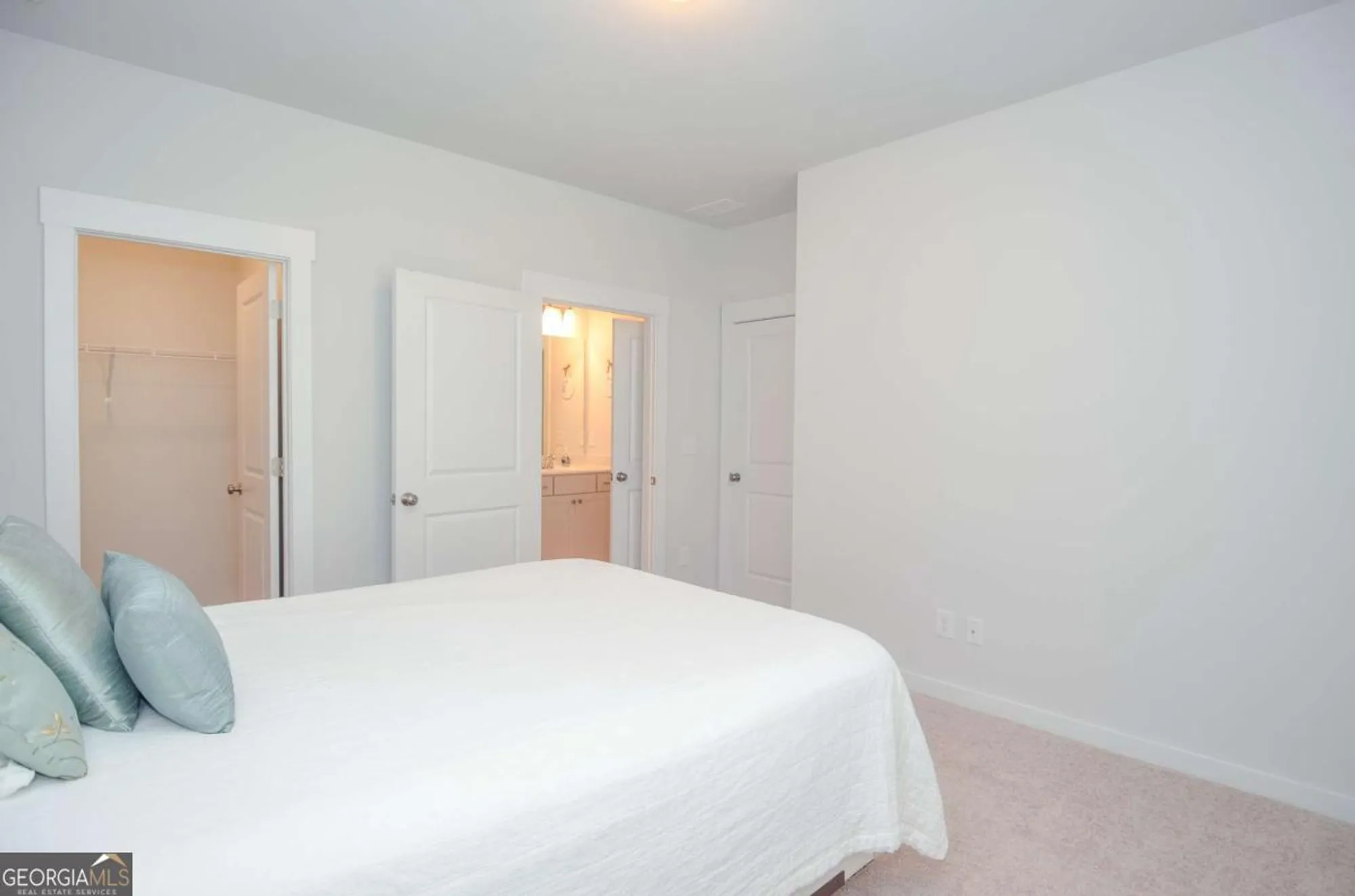 Property Slideshow image 23 of 45 | 2562 rathburn cir, Loganville, GA, 30052