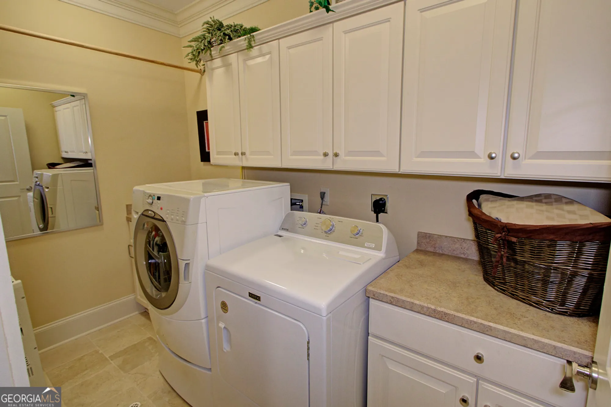 Property Slideshow image 32 of 72 | 2689 middlecreek way # 2689, Cumming, GA, 30041