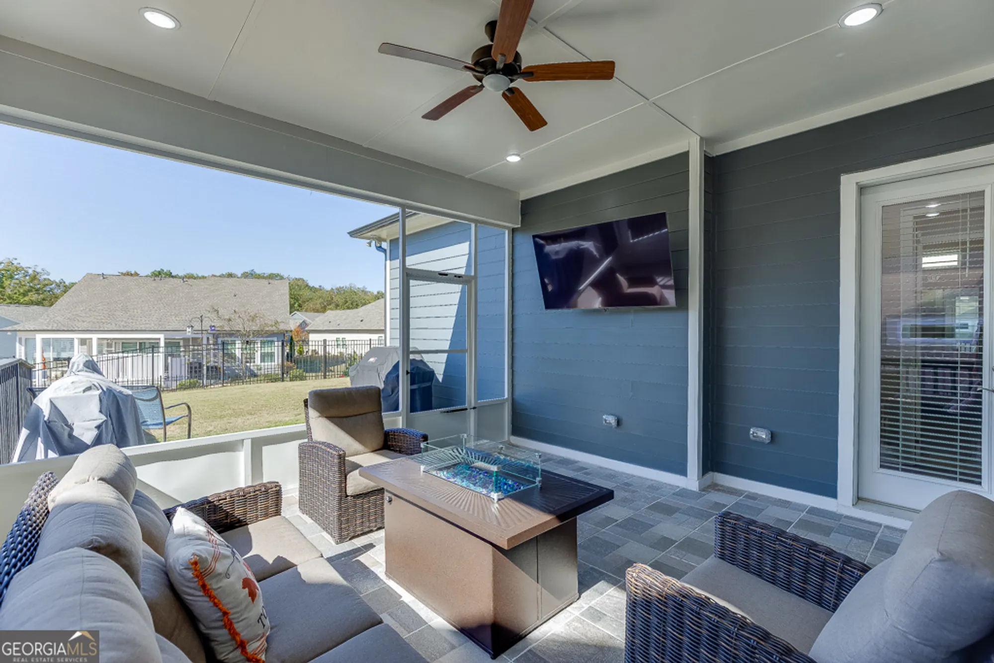 Property Slideshow image 33 of 56 | 6968 river rock dr, Flowery Branch, GA, 30542