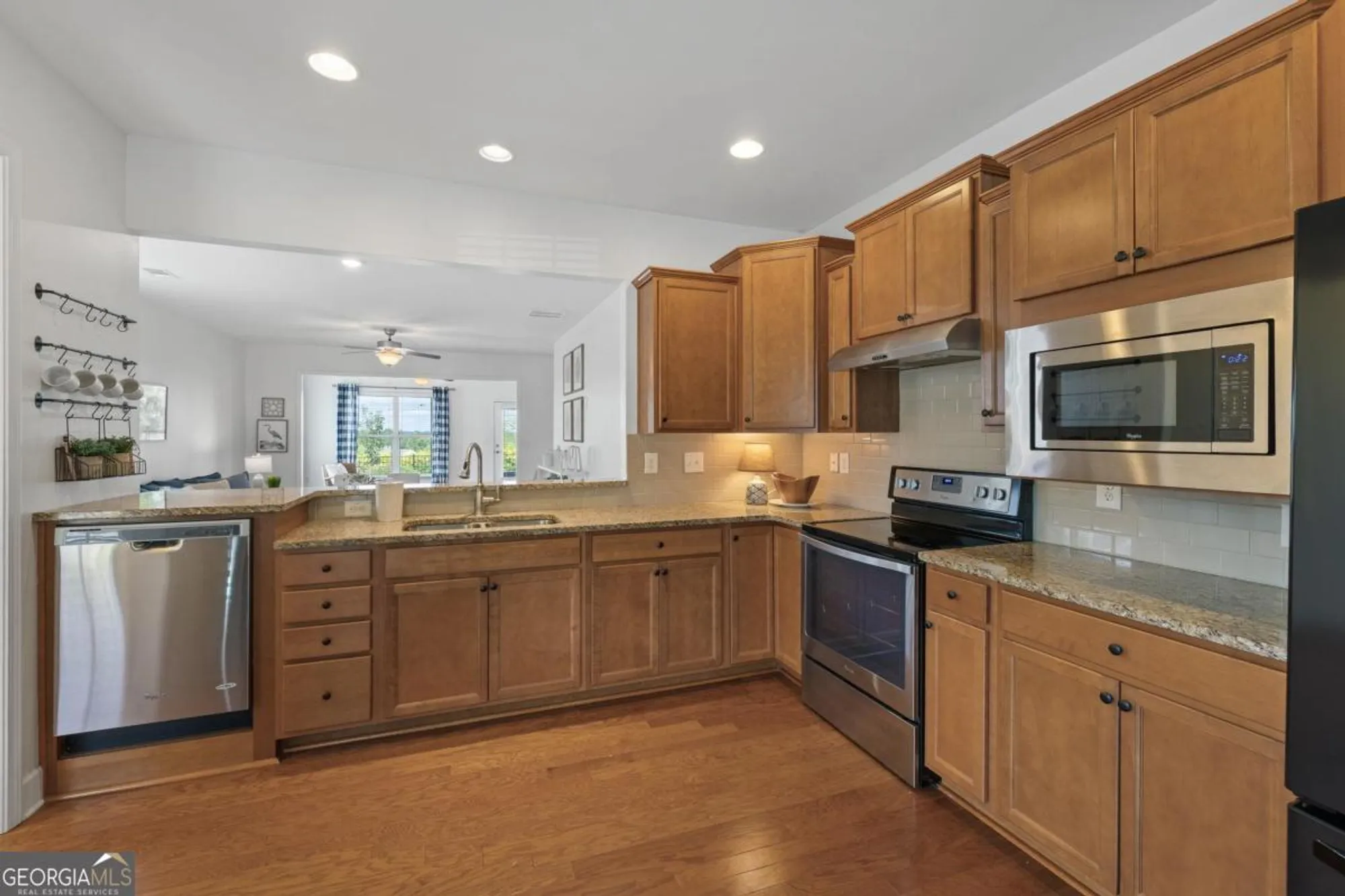 Property Slideshow image 11 of 51 | 1241 branch creek way, Greensboro, GA, 30642