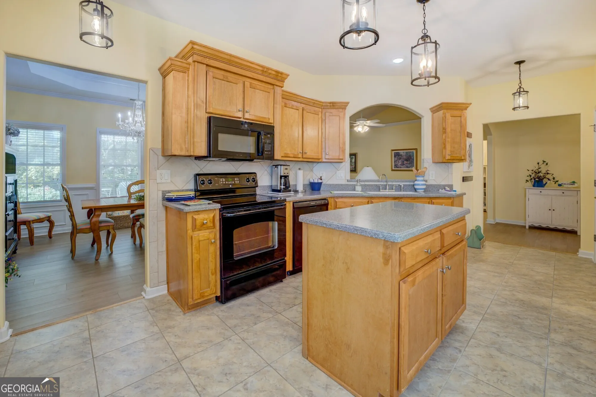 Property Slideshow image 15 of 42 | 310 crossroads dr, Social Circle, GA, 30025