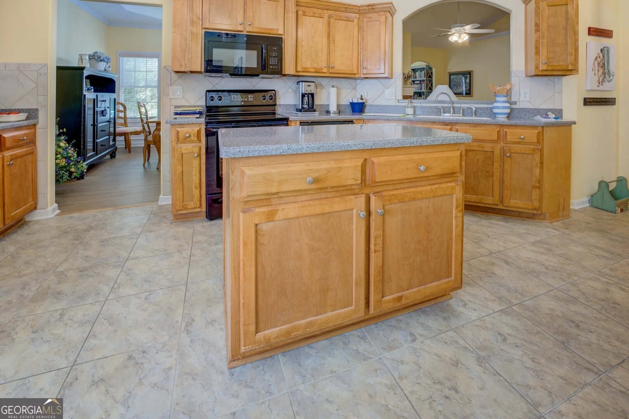 Property Slideshow image 13 of 42 | 310 crossroads dr, Social Circle, GA, 30025