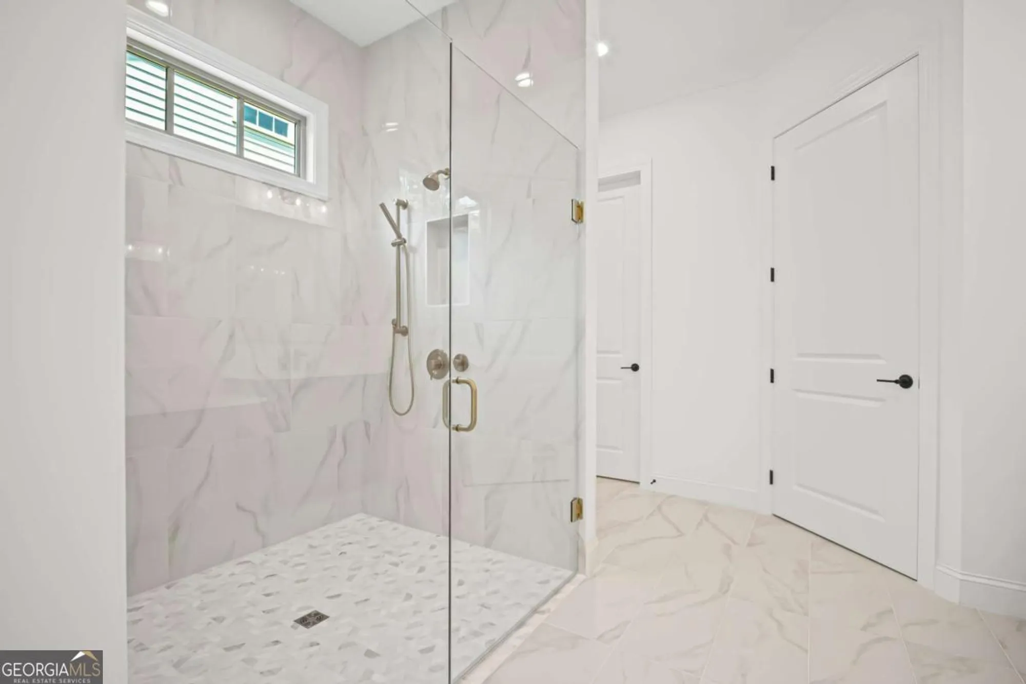 Property Slideshow image 11 of 15 | 866 lakemont dr, Canton, GA, 30114