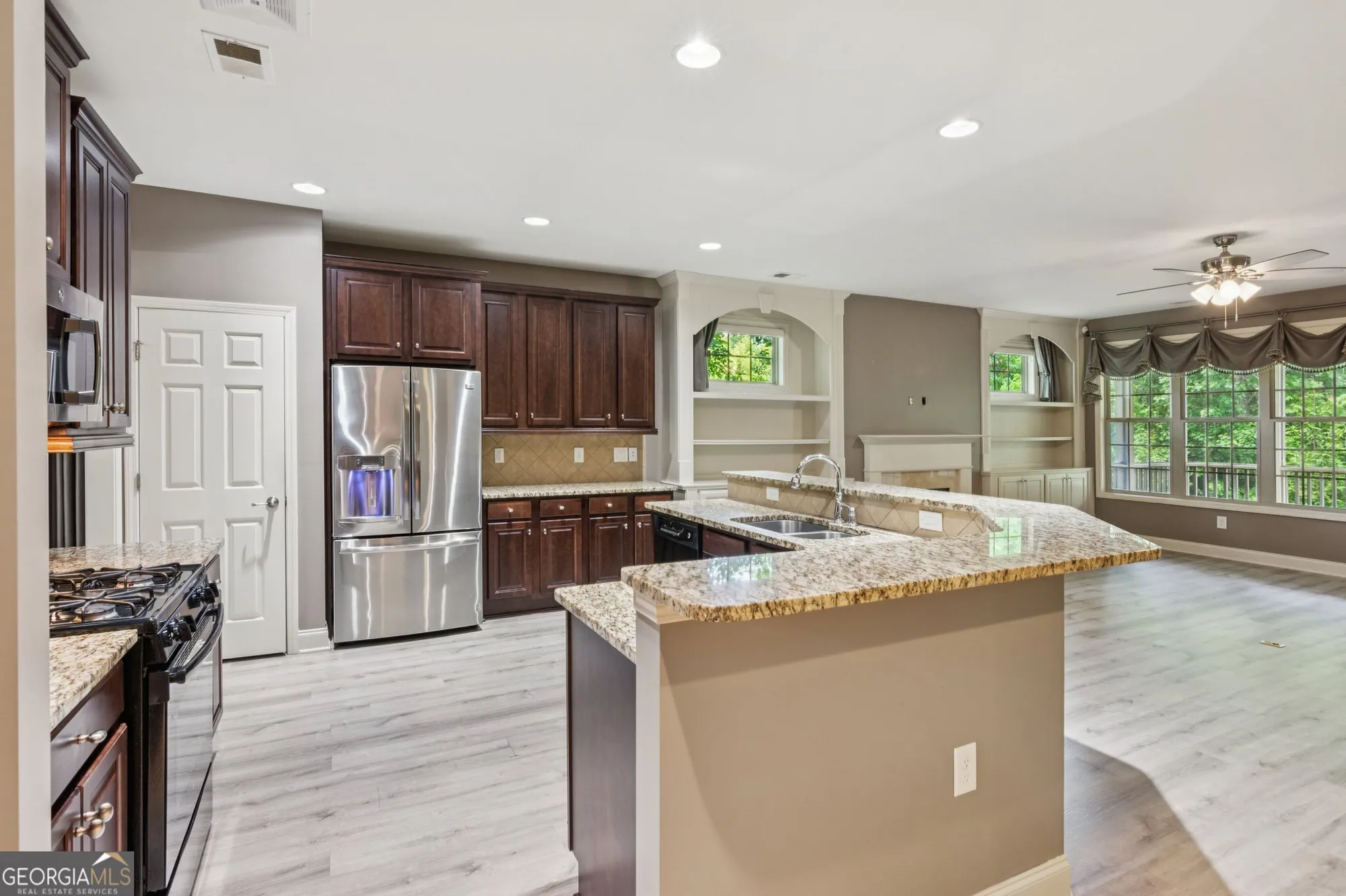 Property Slideshow image 10 of 48 | 328 shade tree cir, Woodstock, GA, 30188