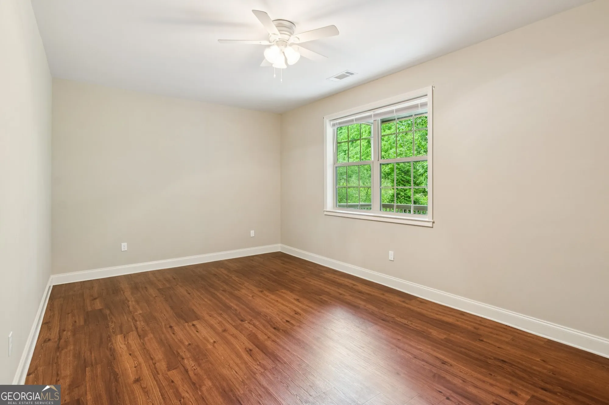 Property Slideshow image 31 of 48 | 328 shade tree cir, Woodstock, GA, 30188