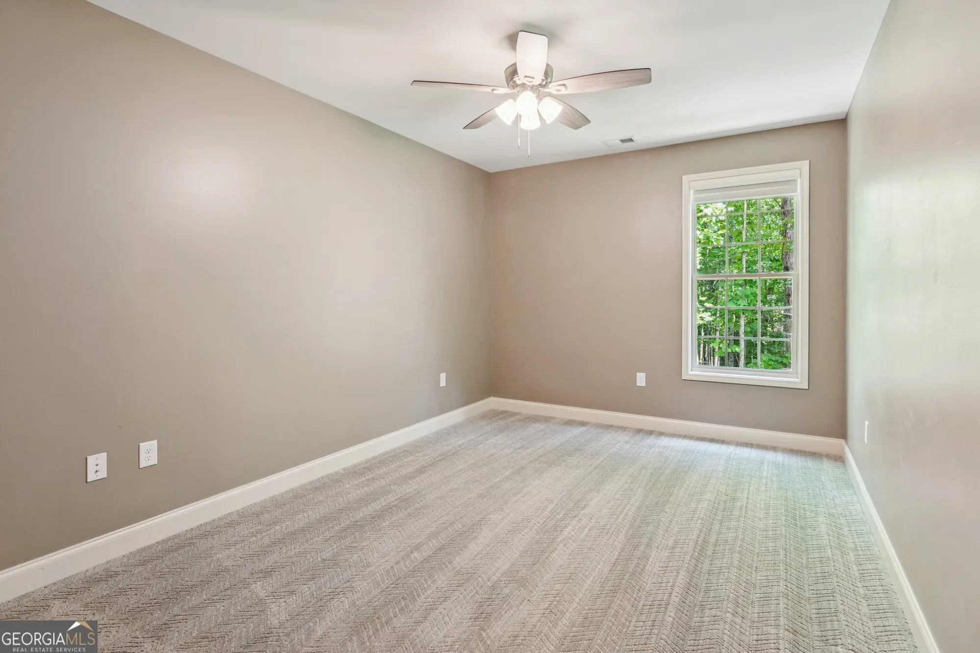 Property Slideshow image 27 of 48 | 328 shade tree cir, Woodstock, GA, 30188