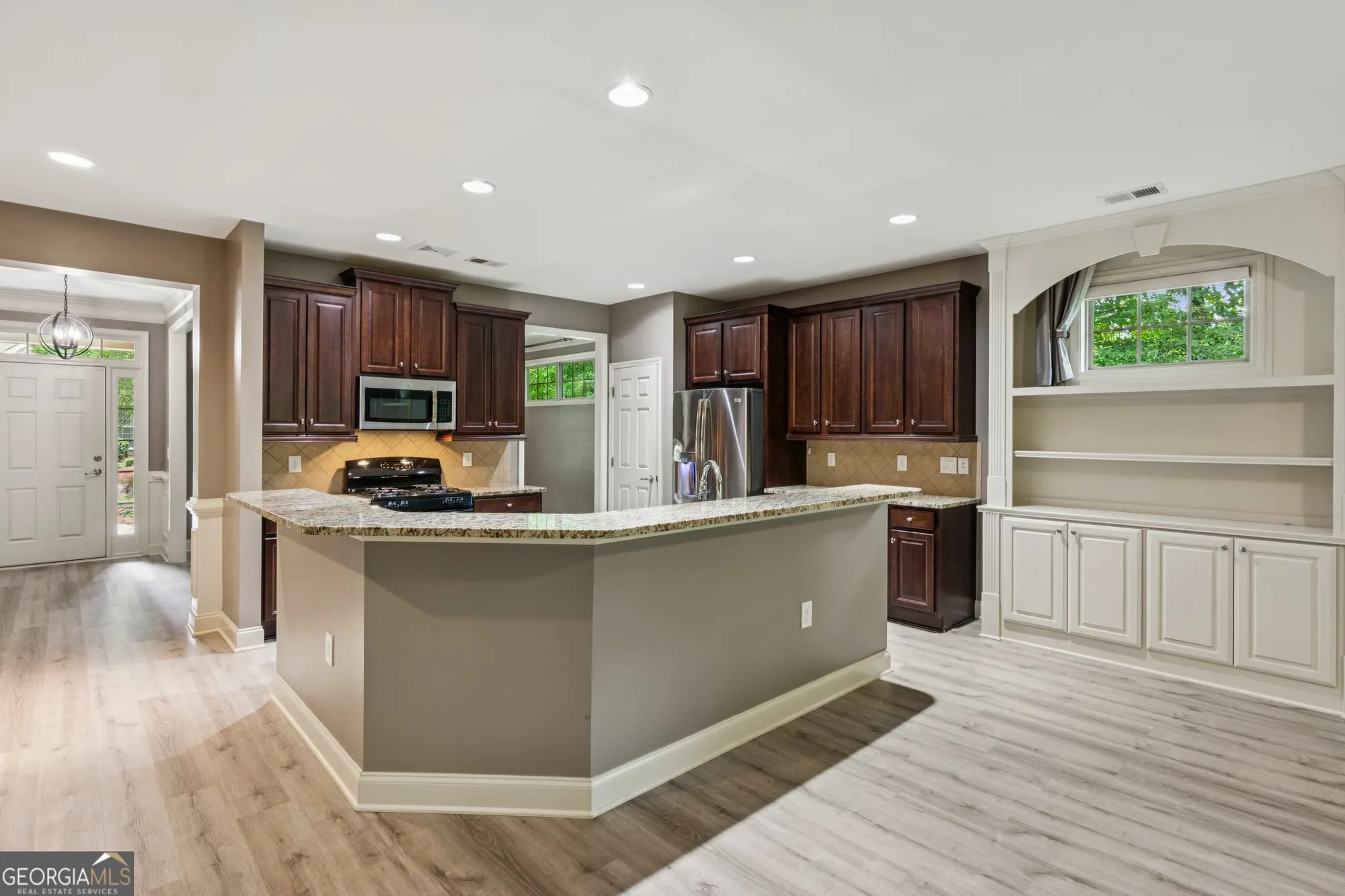 Property Slideshow image 12 of 48 | 328 shade tree cir, Woodstock, GA, 30188