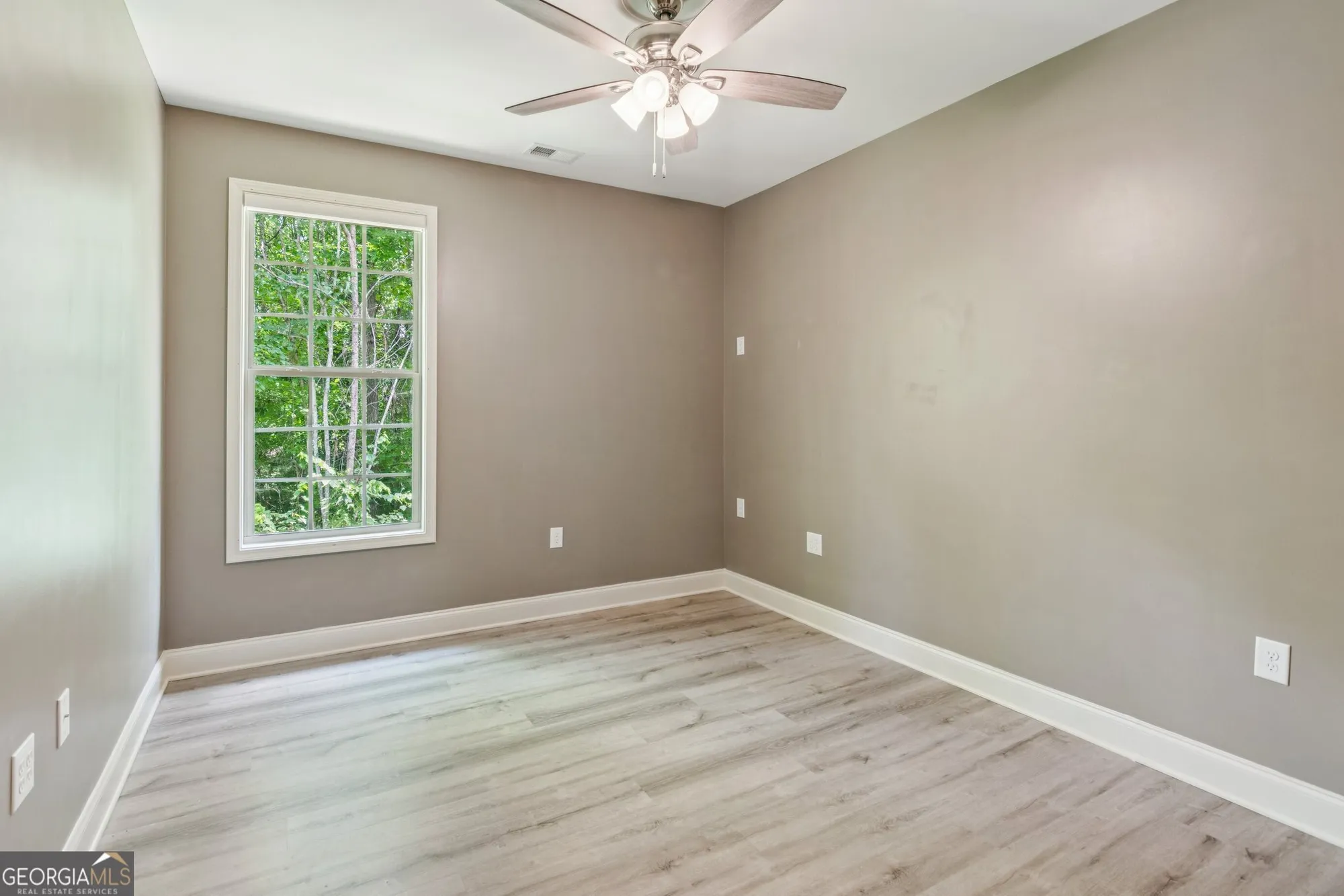 Property Slideshow image 26 of 48 | 328 shade tree cir, Woodstock, GA, 30188