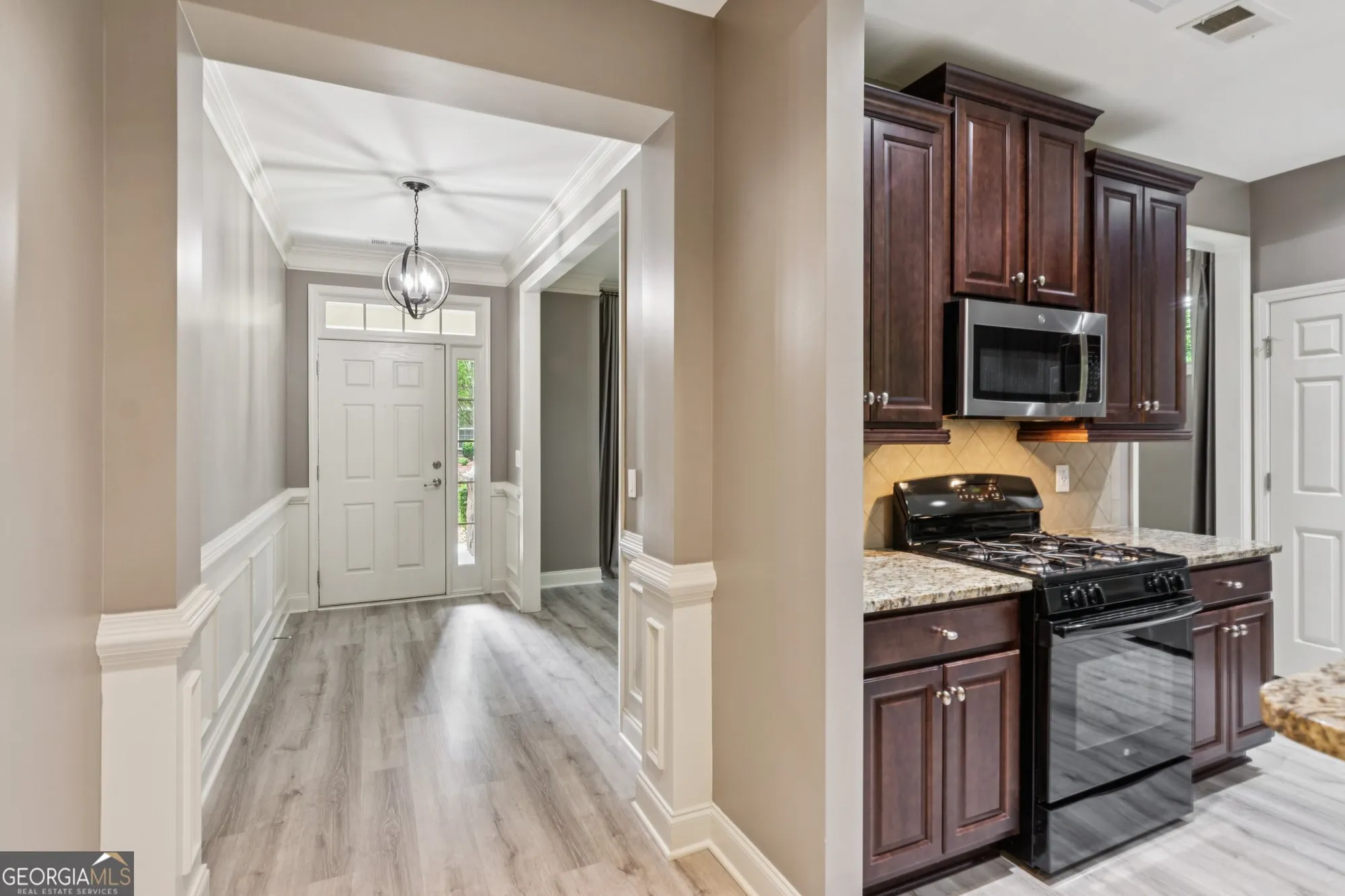 Property Slideshow image 3 of 48 | 328 shade tree cir, Woodstock, GA, 30188