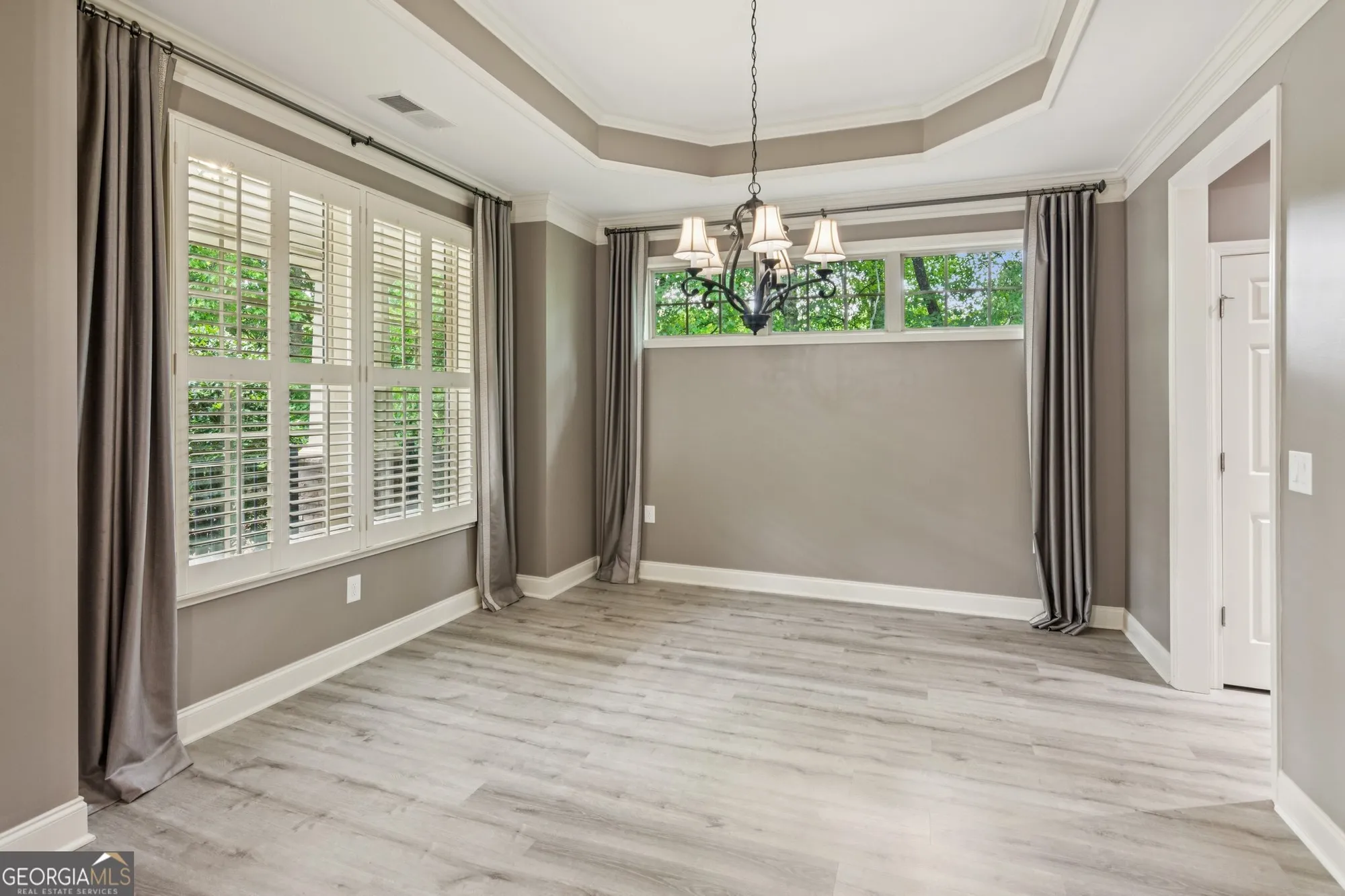 Property Slideshow image 5 of 48 | 328 shade tree cir, Woodstock, GA, 30188