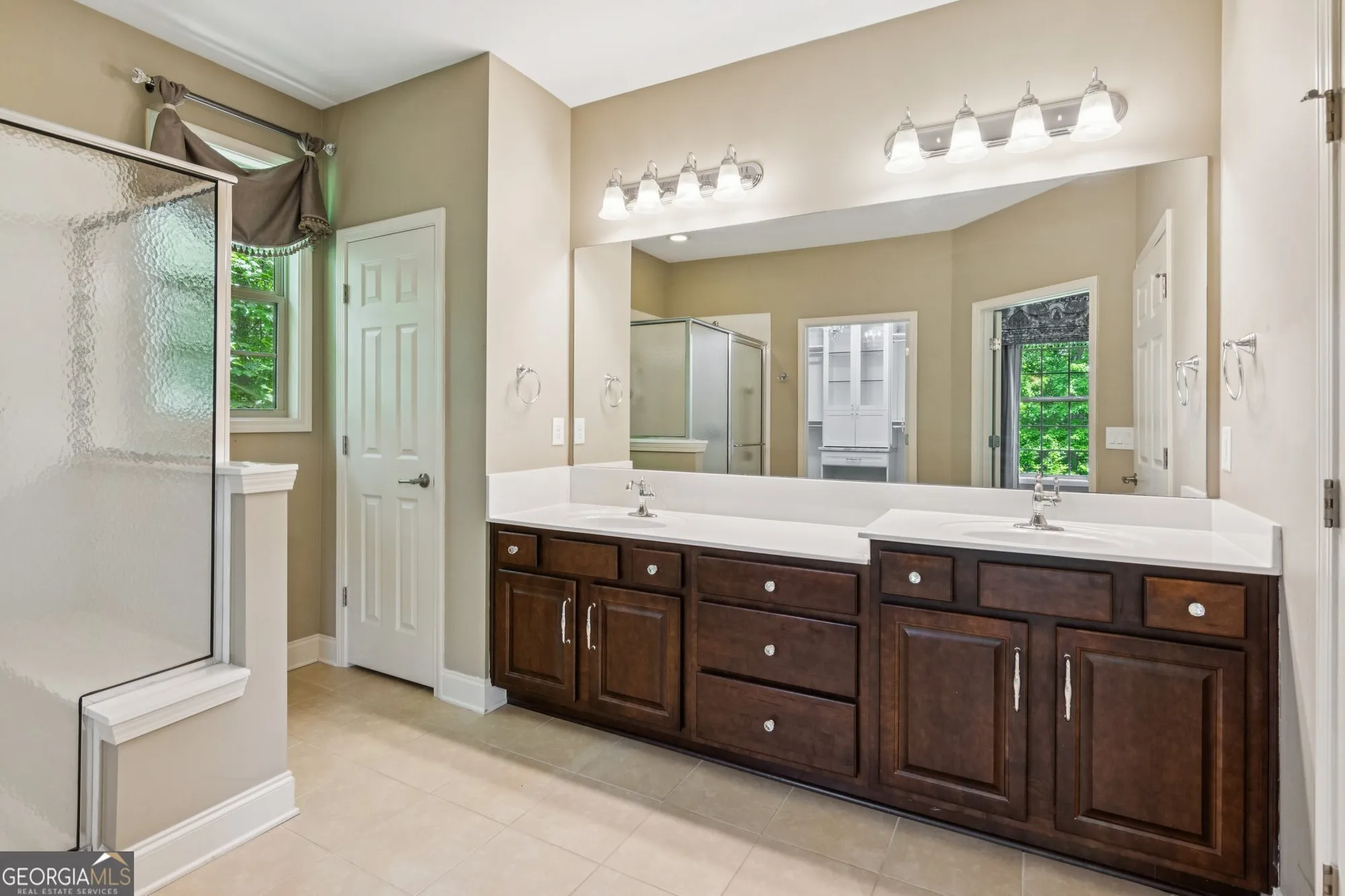 Property Slideshow image 20 of 48 | 328 shade tree cir, Woodstock, GA, 30188