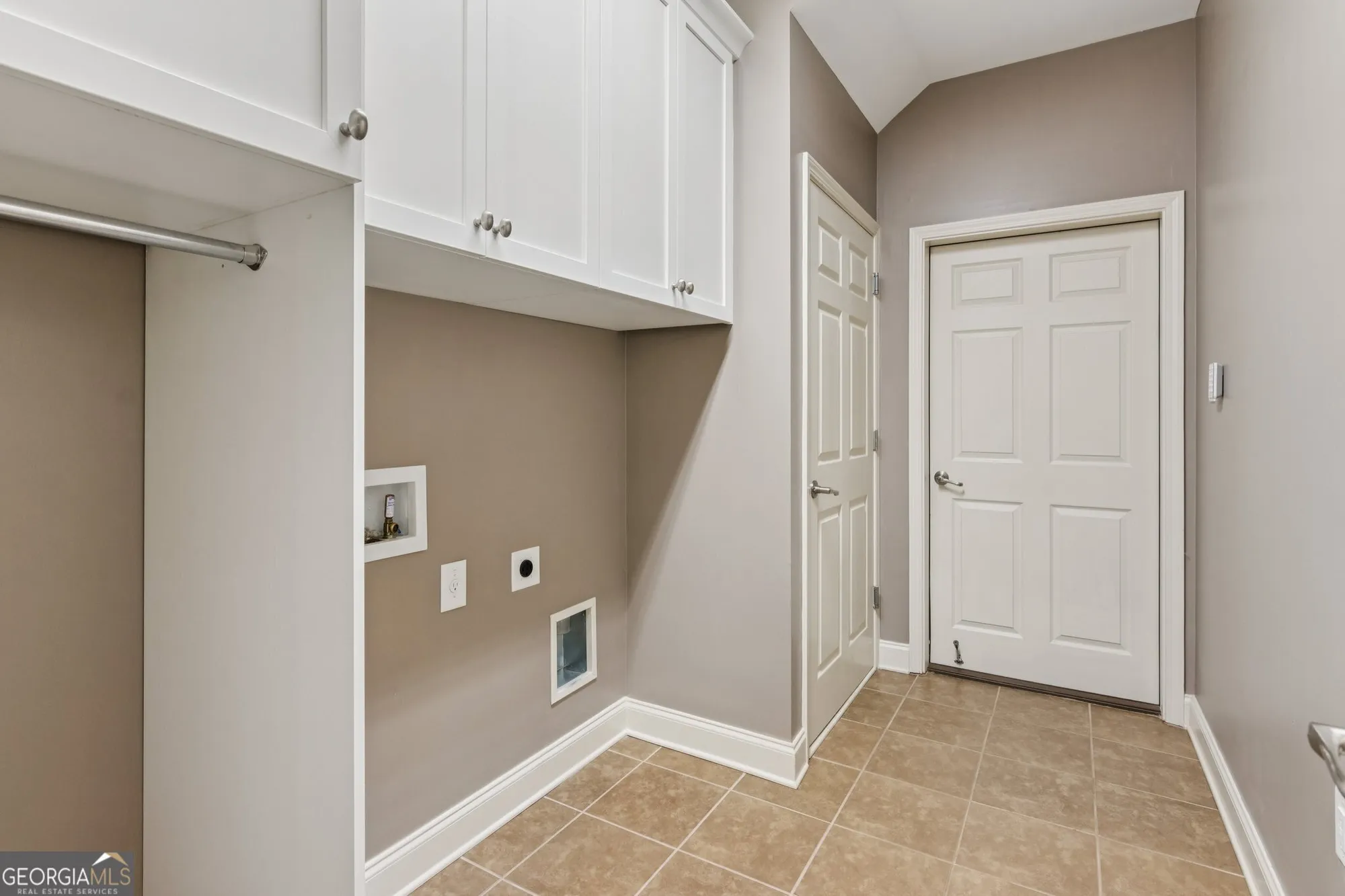 Property Slideshow image 30 of 48 | 328 shade tree cir, Woodstock, GA, 30188