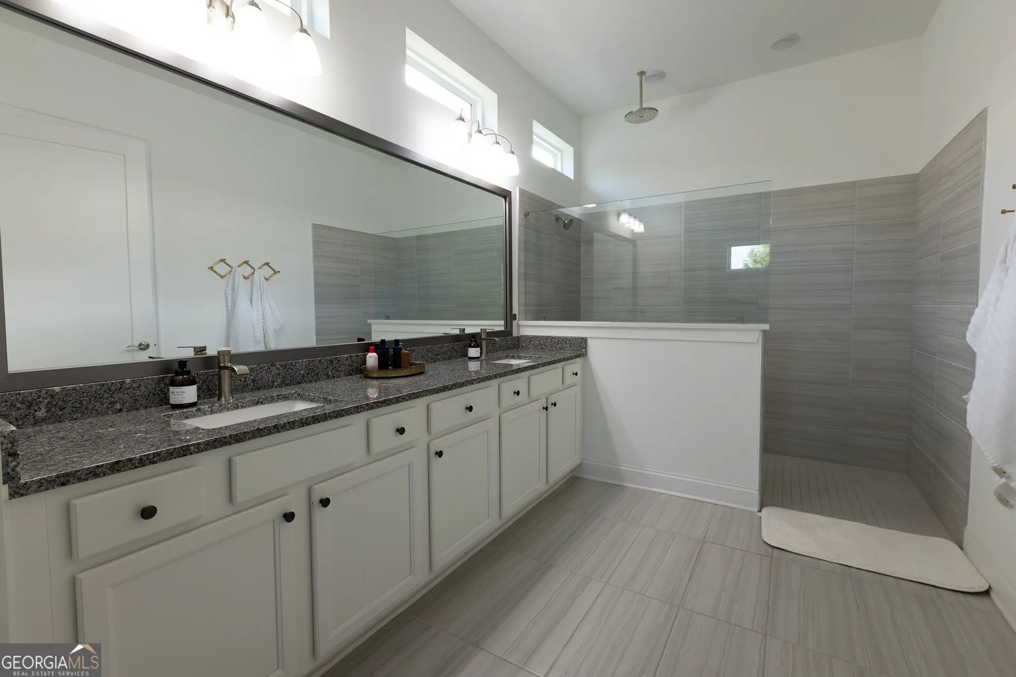Property Slideshow image 11 of 18 | 6821 bungalow rd, Flowery Branch, GA, 30542